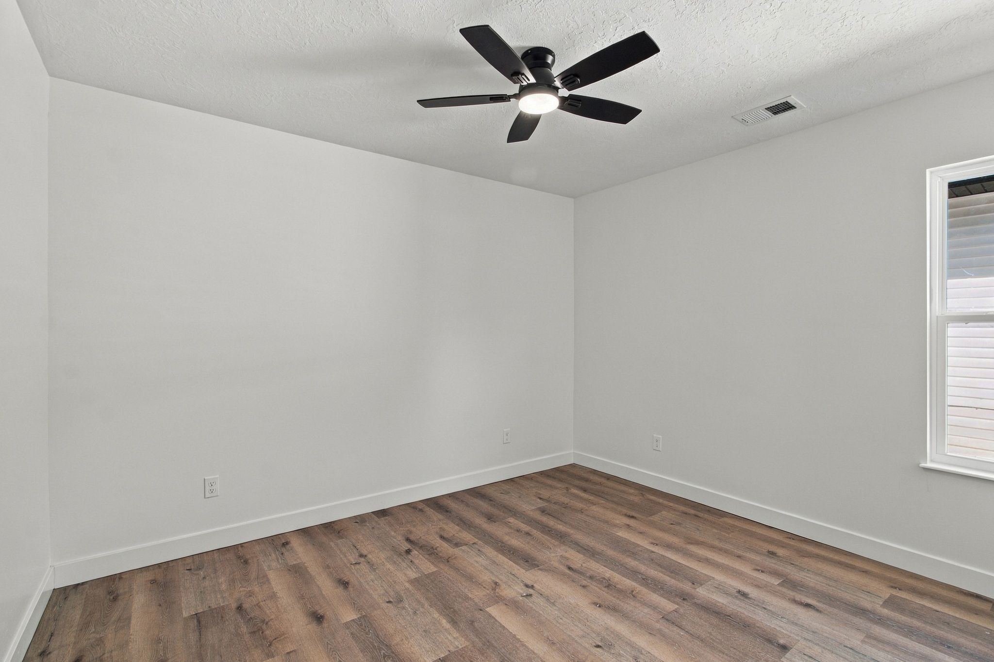 30 Warren St Property Photo 19