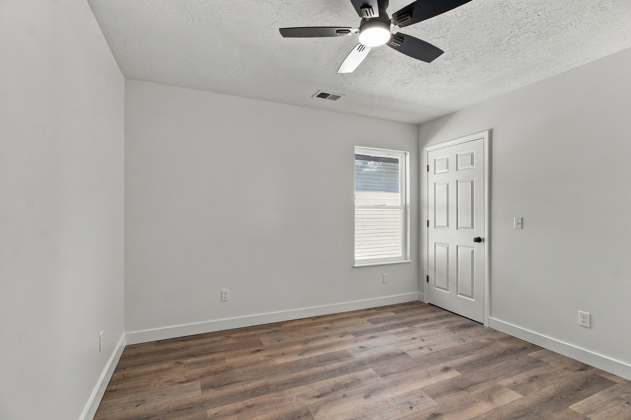 30 Warren St Property Photo 20