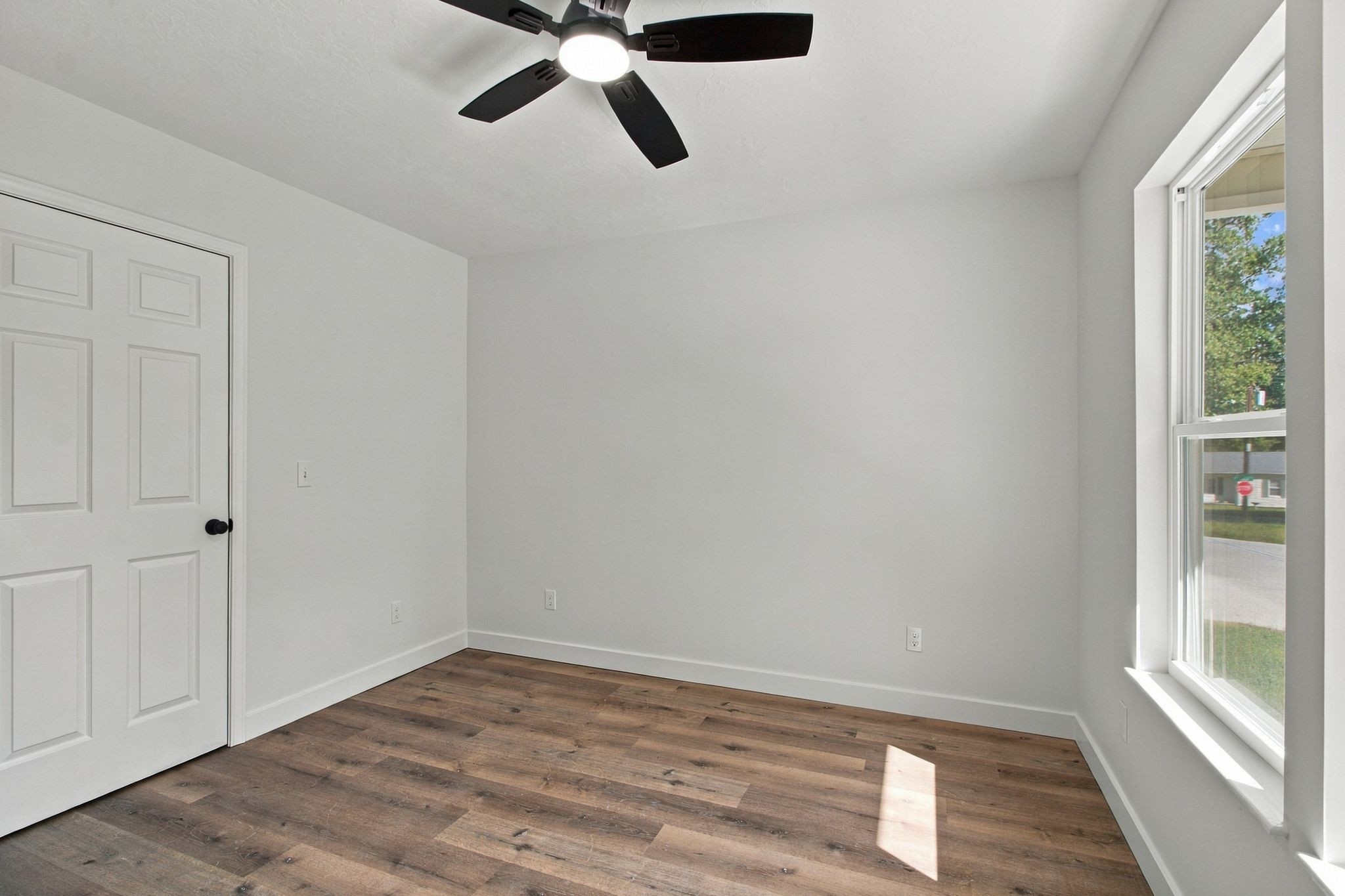 30 Warren St Property Photo 22