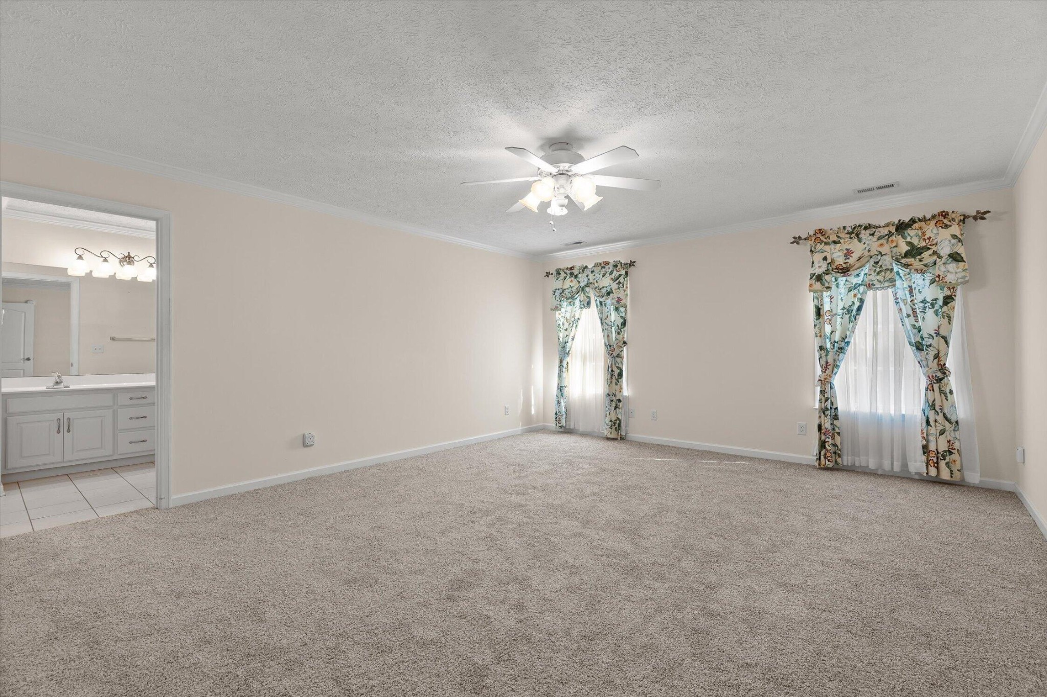 212 Honeysuckle Drive Property Photo 4