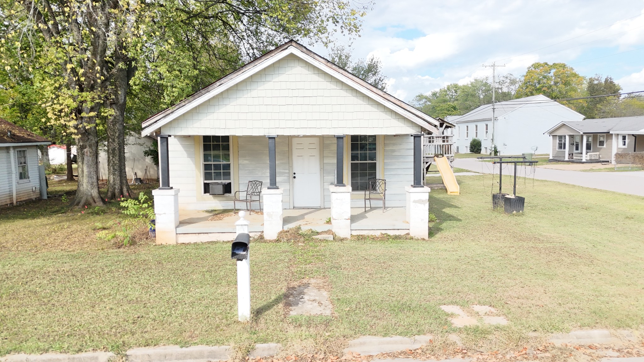 438 3rd St Property Photo 1