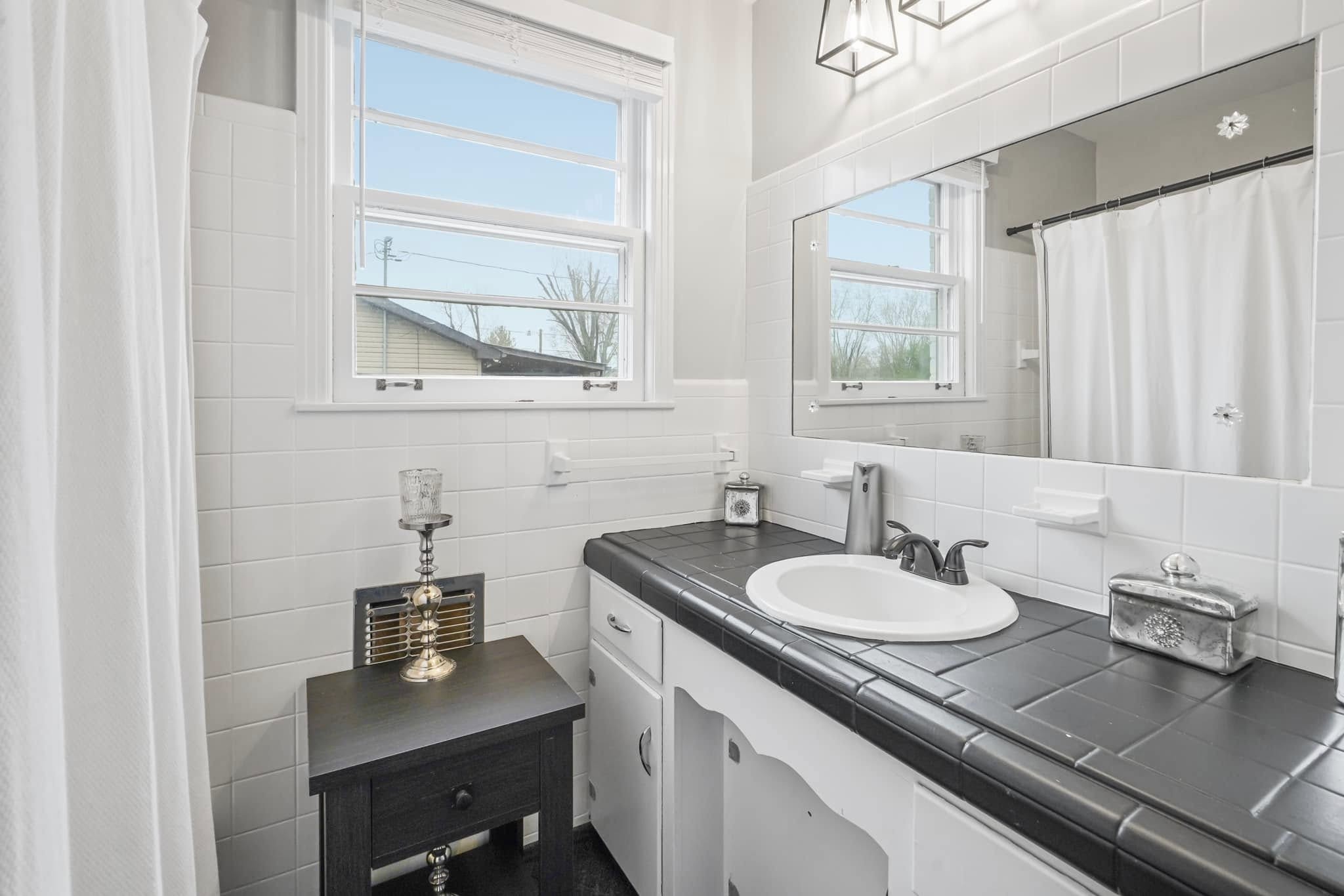4 Bond St Property Photo 5