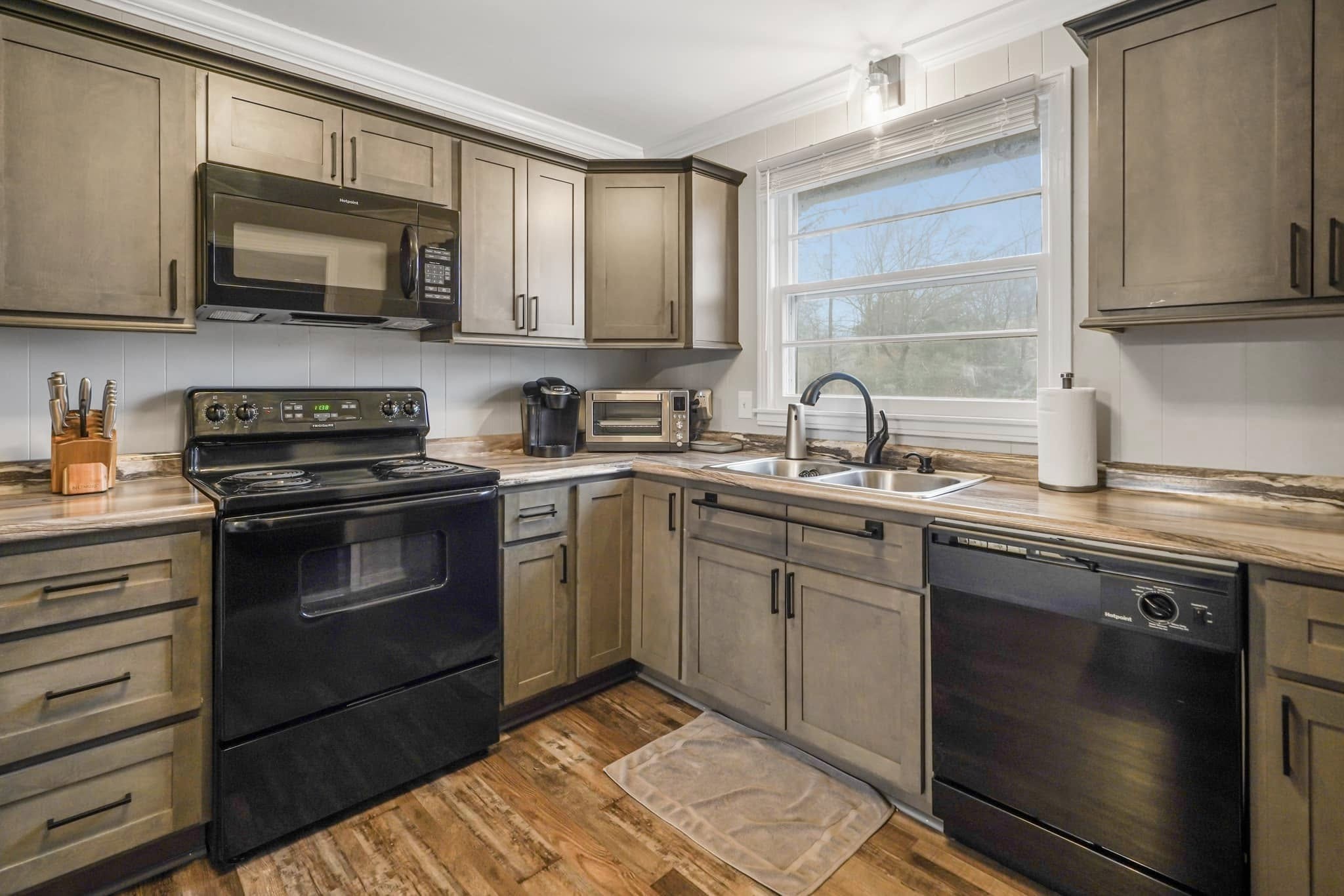 4 Bond St Property Photo 11