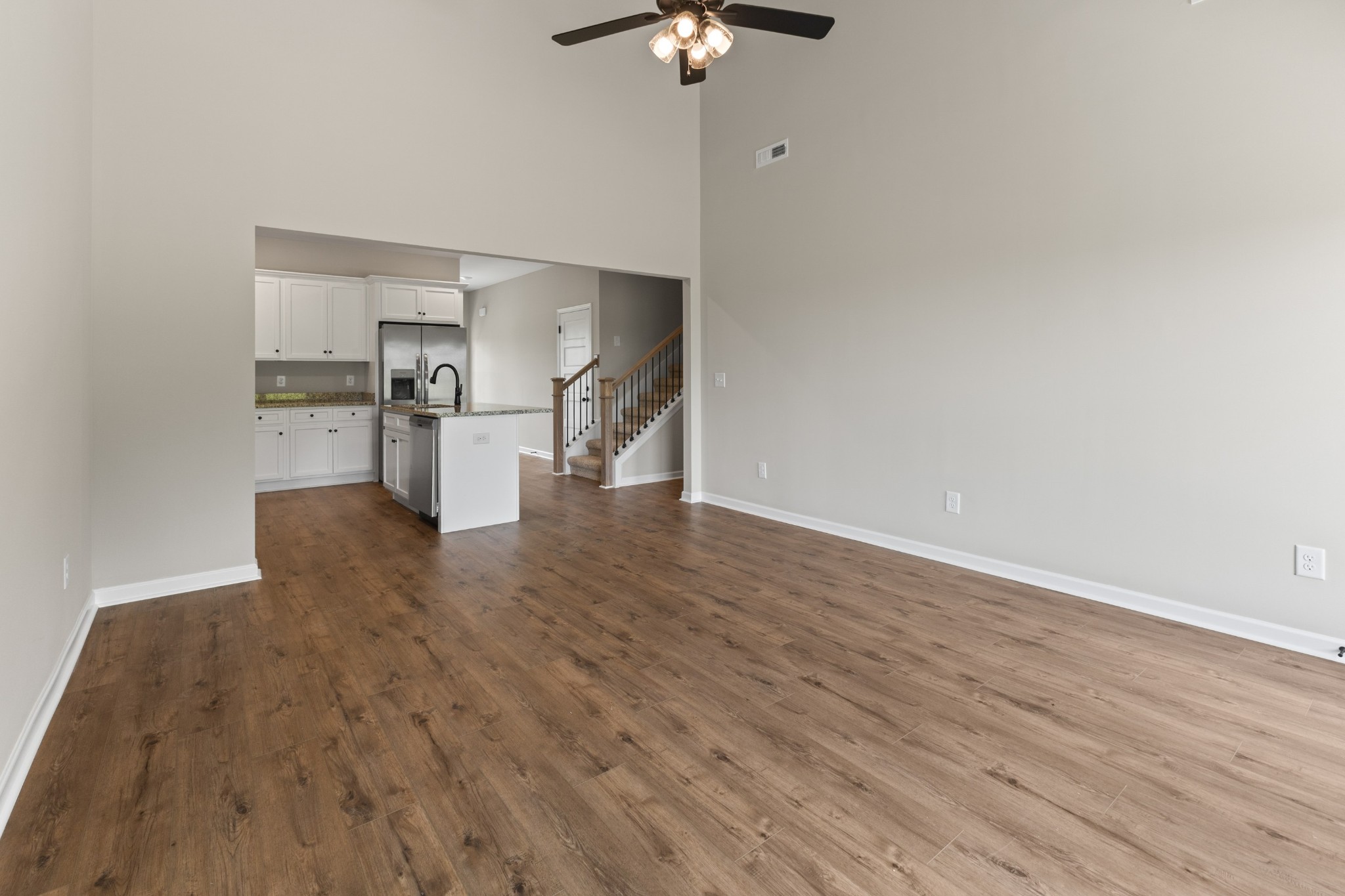 2142 Powell Ln Property Photo 6