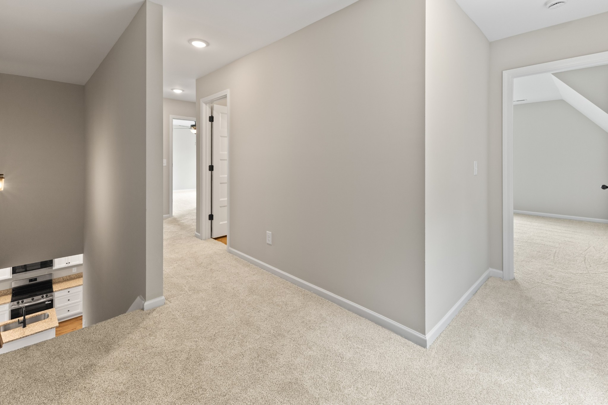 2142 Powell Ln Property Photo 17