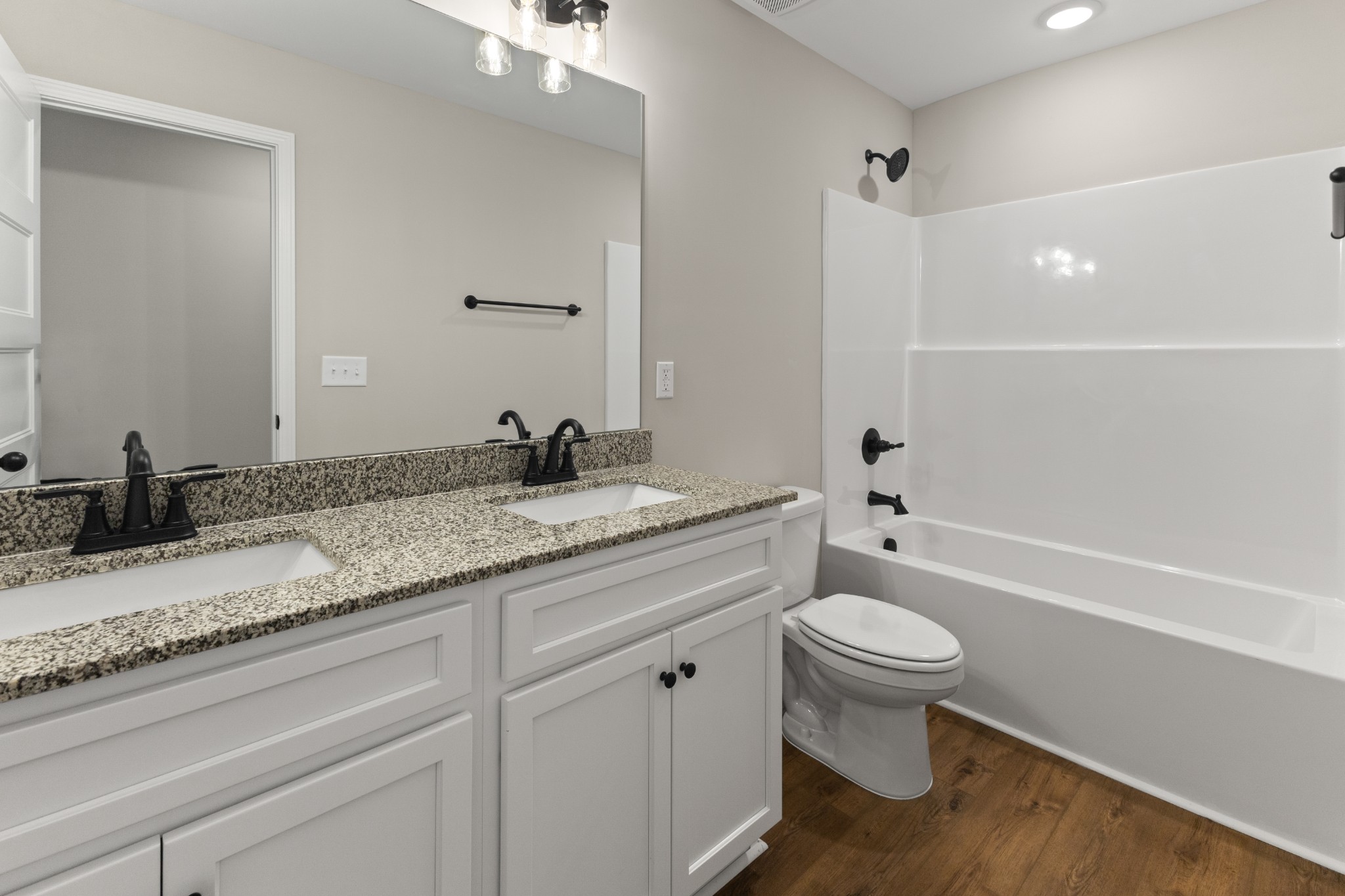 2142 Powell Ln Property Photo 21
