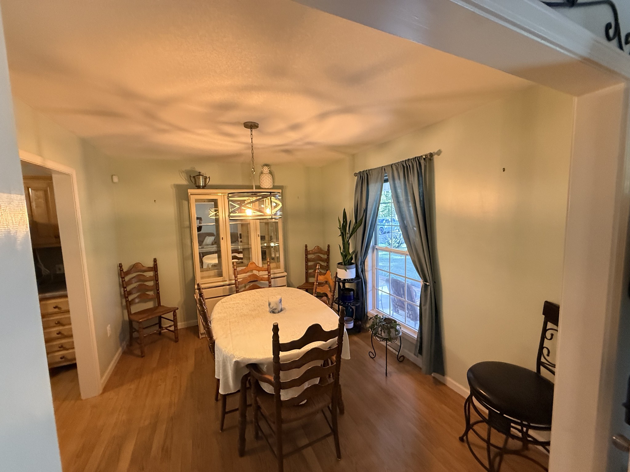 2329 Roslin Rd Property Photo 11