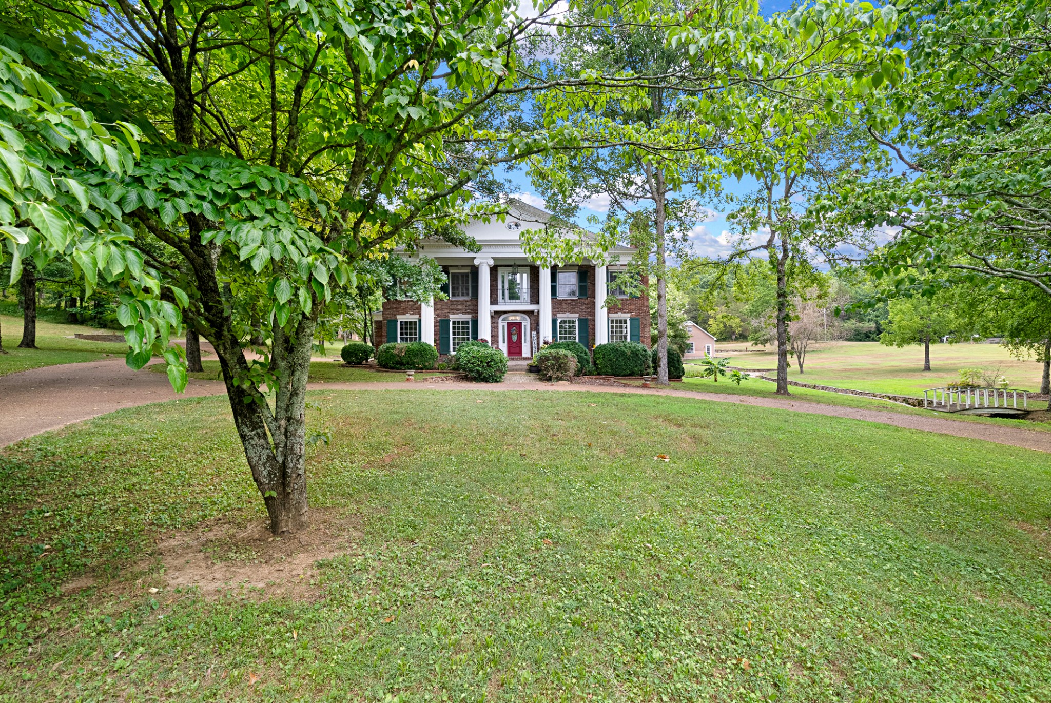 2142 Braly Ln Property Photo 4