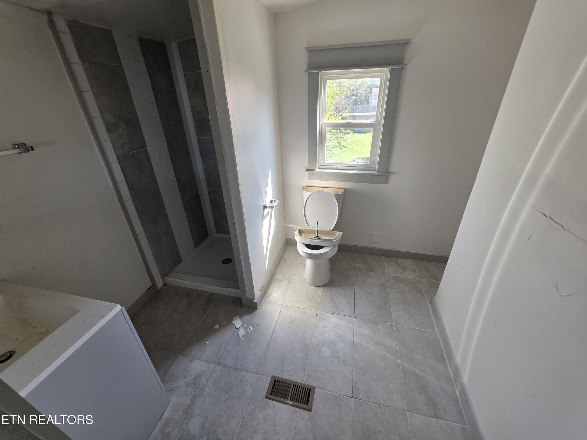 3906 Luwana Lane Property Photo 3