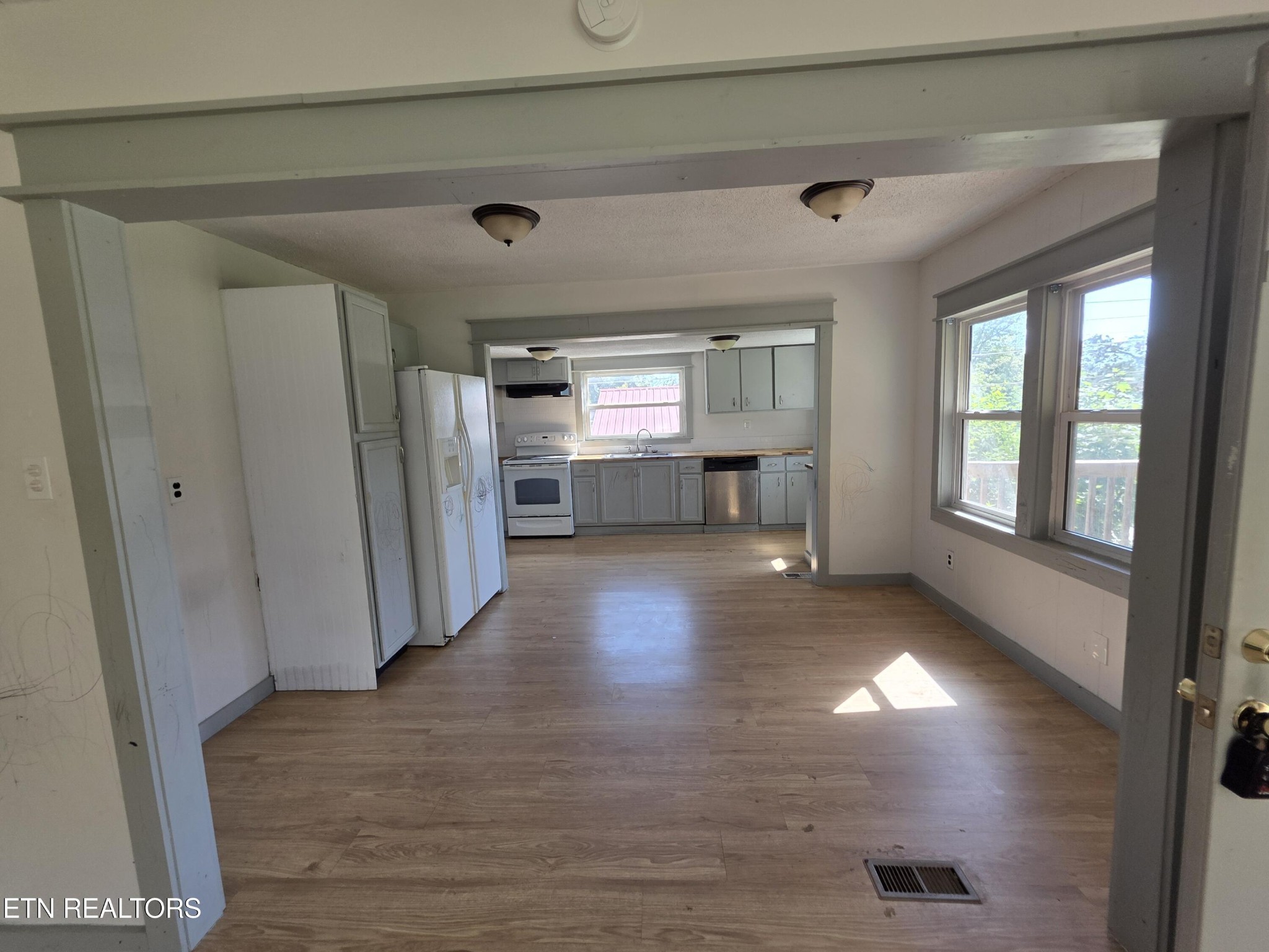 3906 Luwana Lane Property Photo 7
