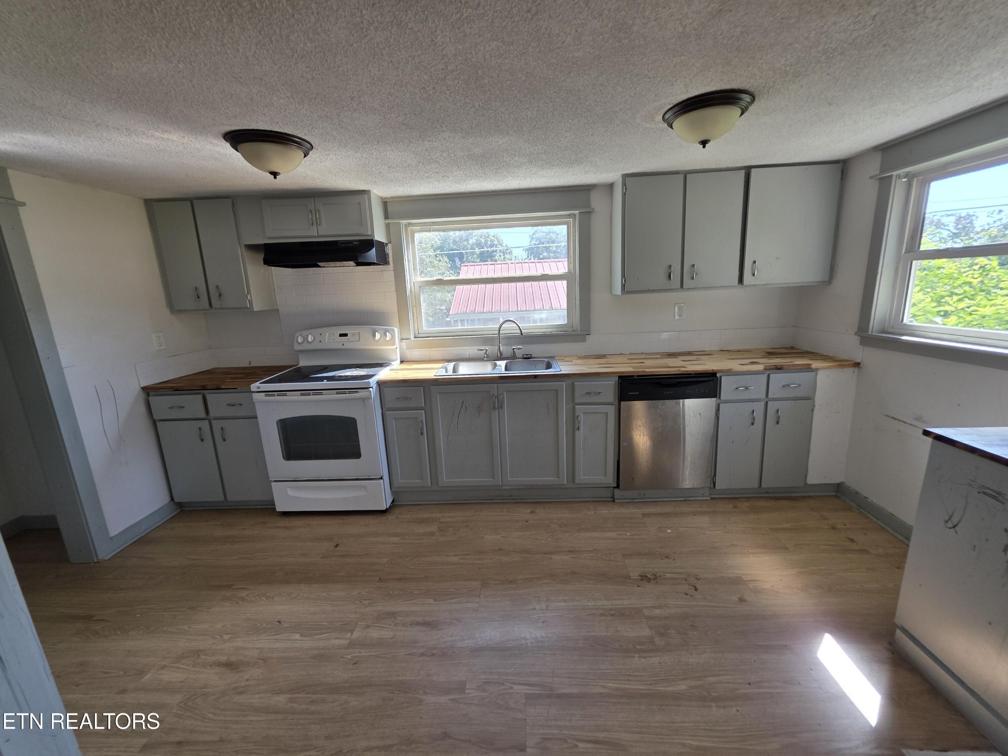 3906 Luwana Lane Property Photo 9