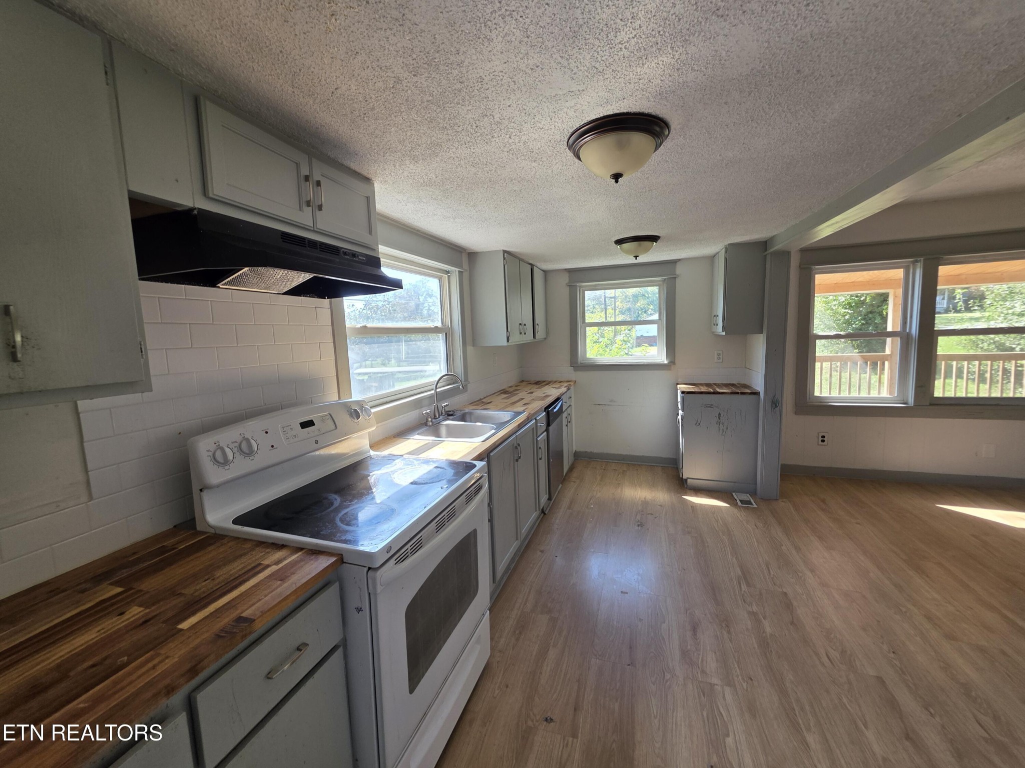 3906 Luwana Lane Property Photo 10