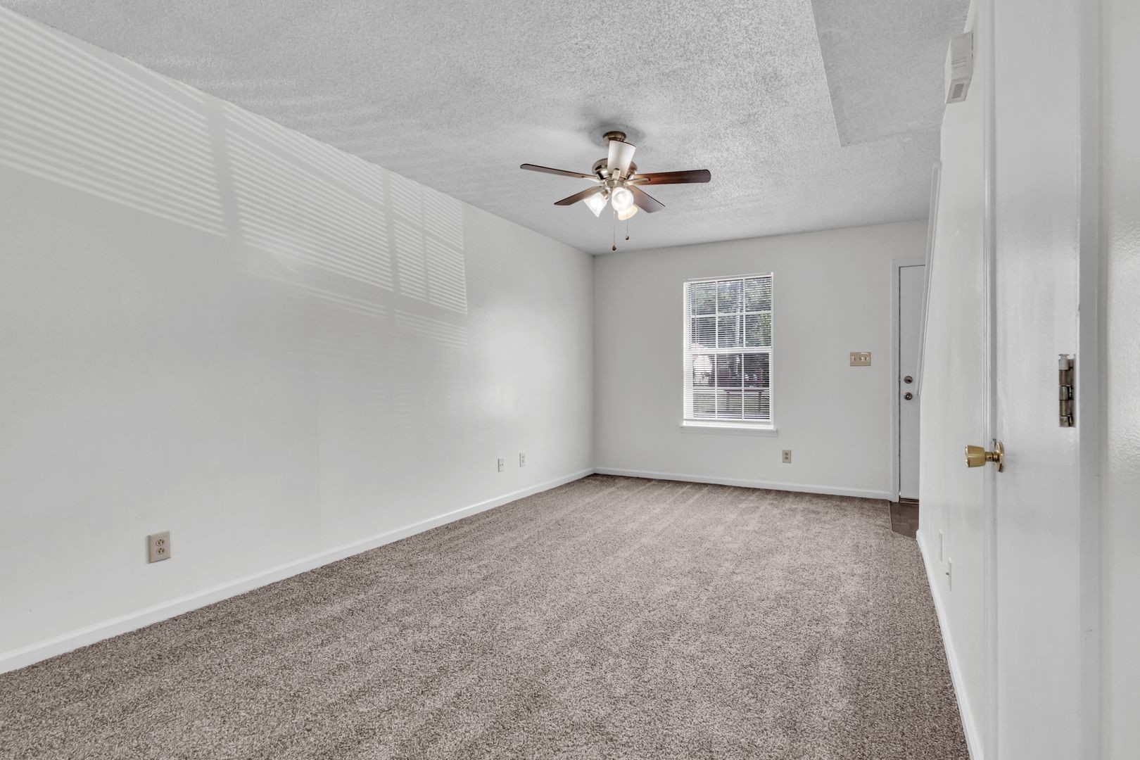 253 Stateline Rd Property Photo 5