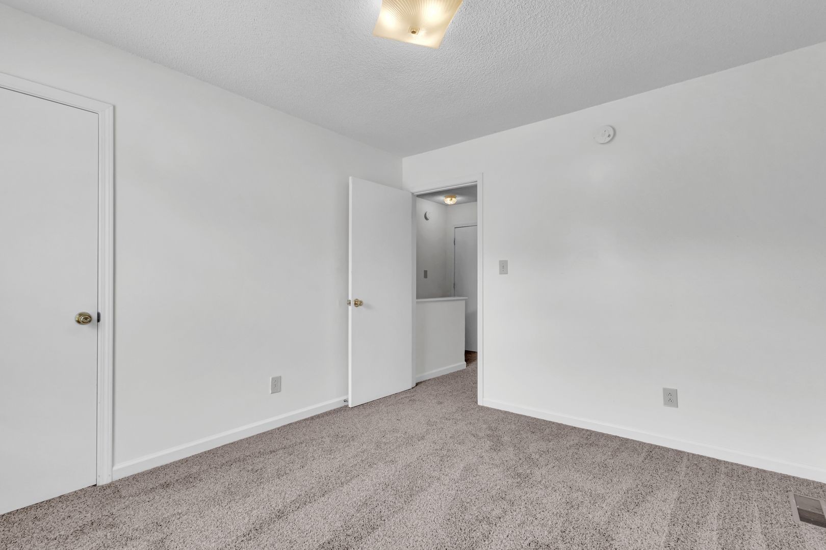 293 Stateline Rd Property Photo 13