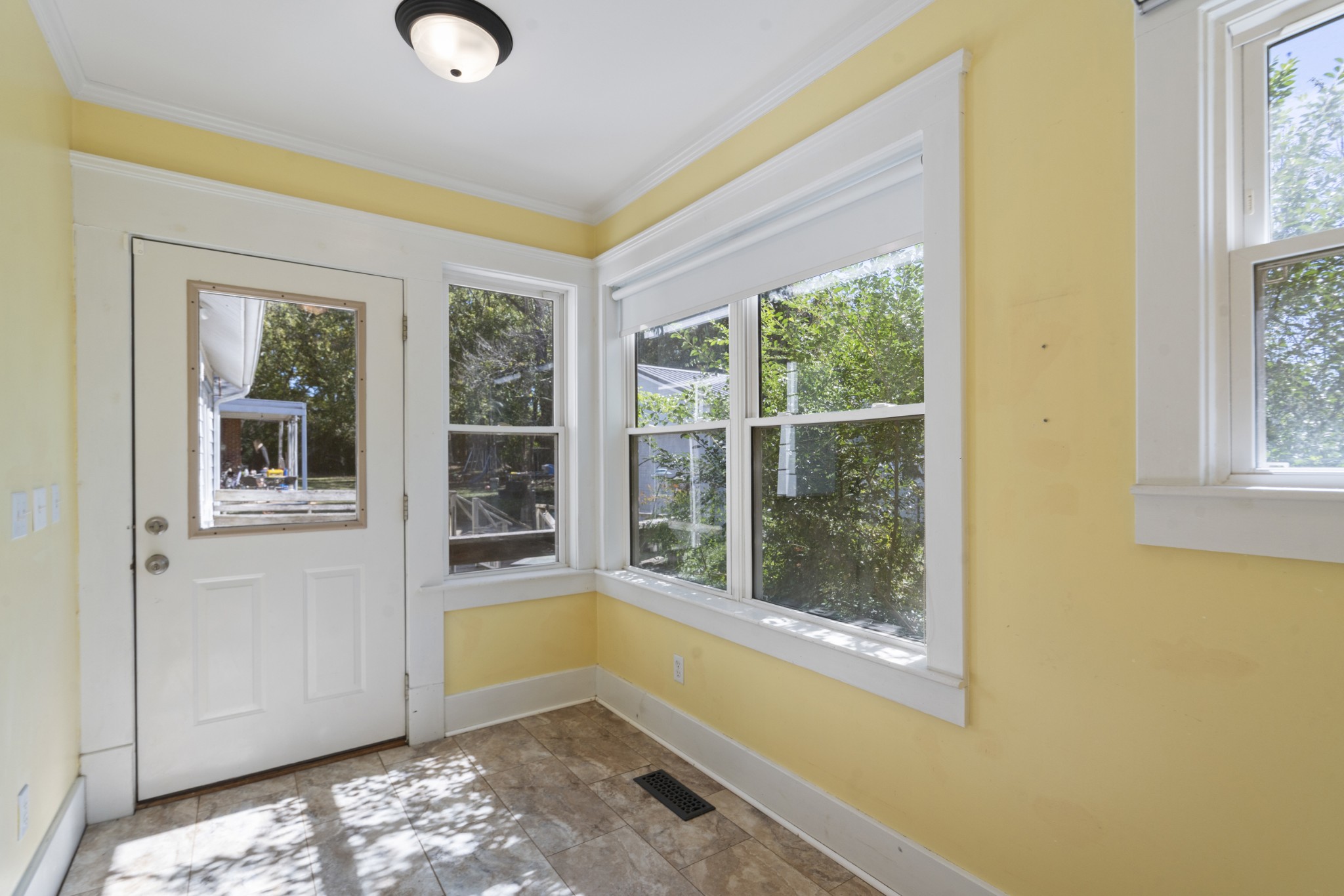 115 Perry St Property Photo 8