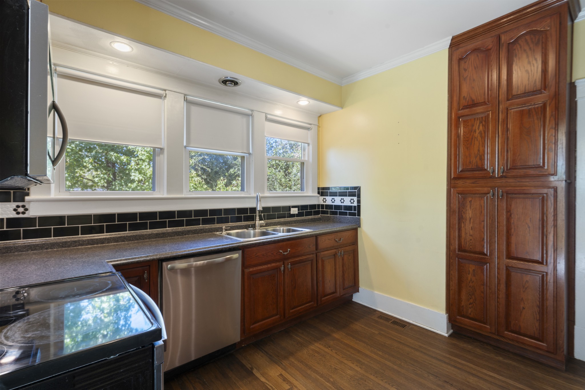 115 Perry St Property Photo 35