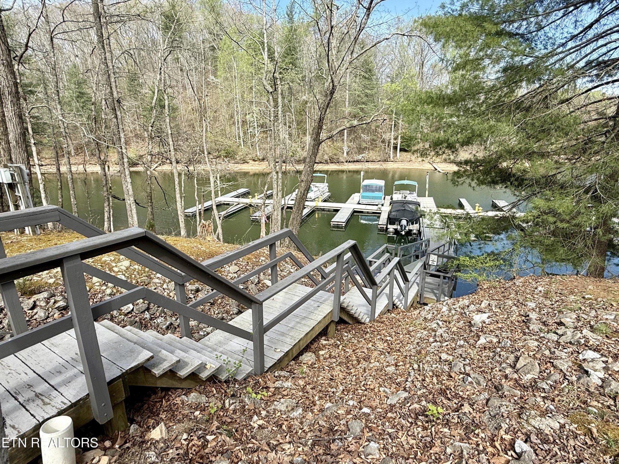 40 Eerie Point Property Photo 1