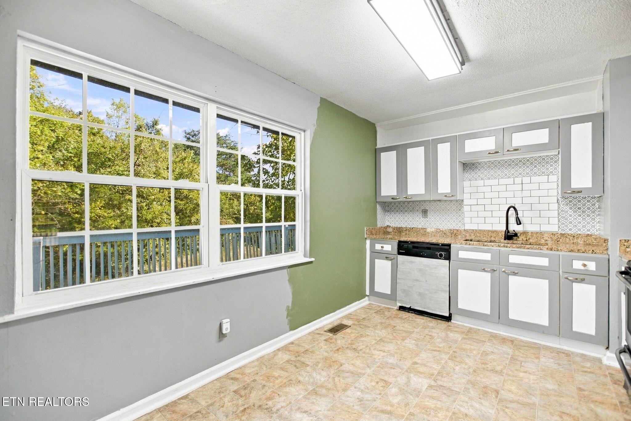 326 Grady Rd Property Photo 8