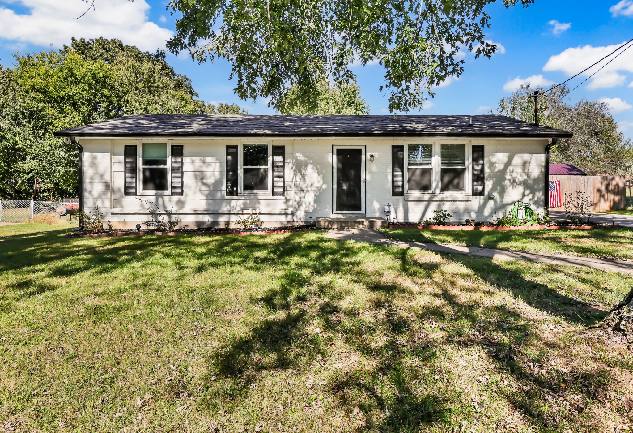 523 Jewel Dr Property Photo 1