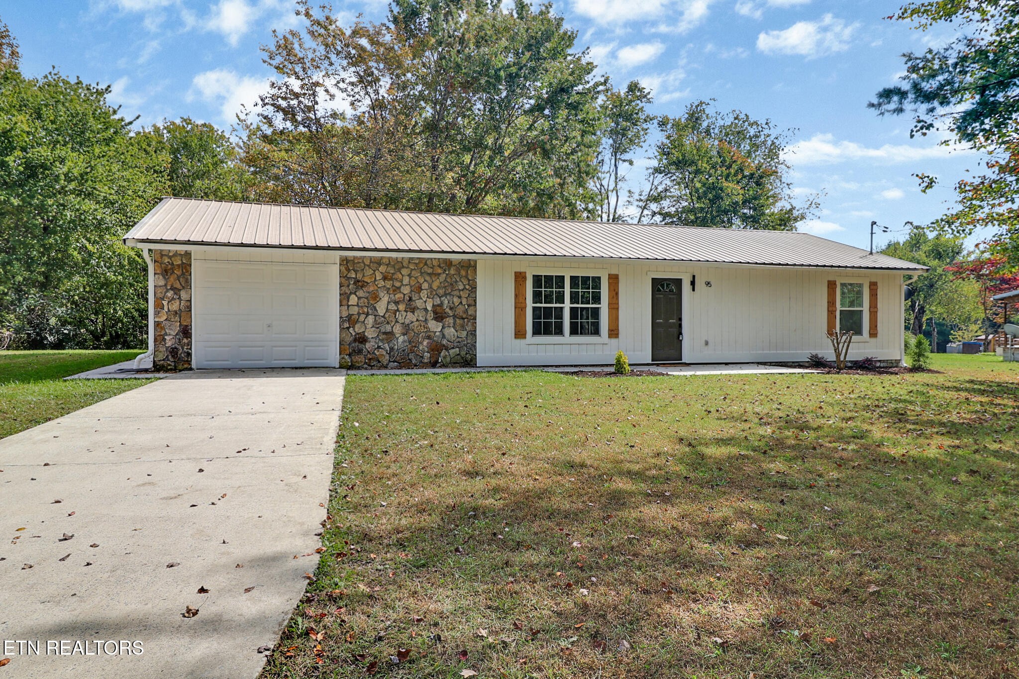 95 Fairview Loop