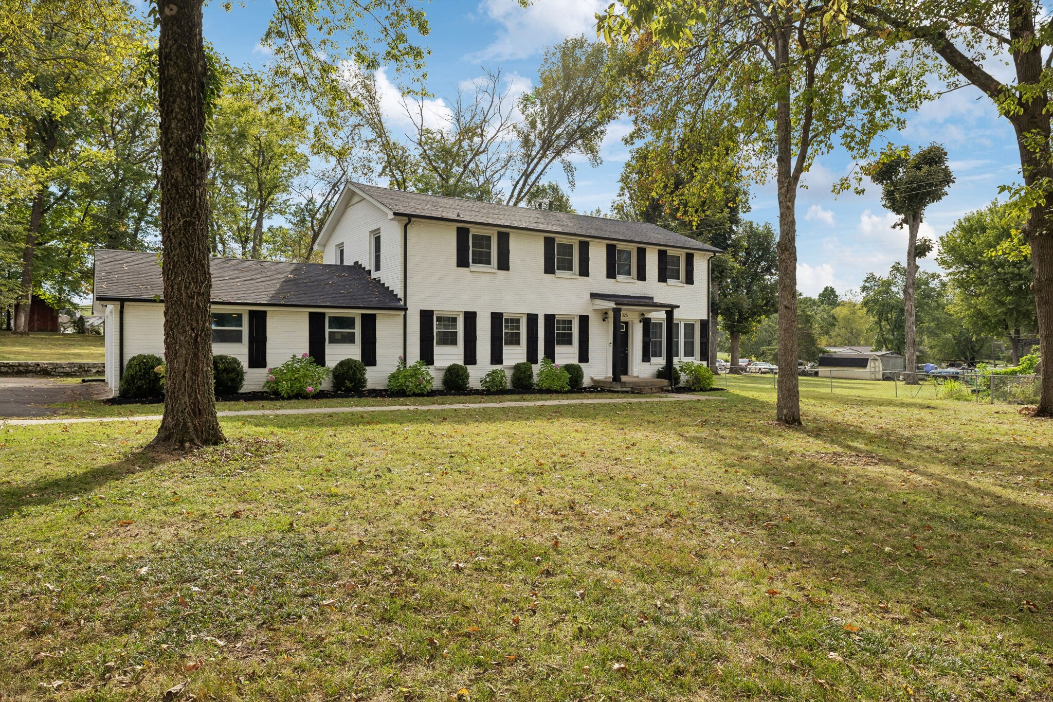 1325 Dalemere Dr Property Photo 3