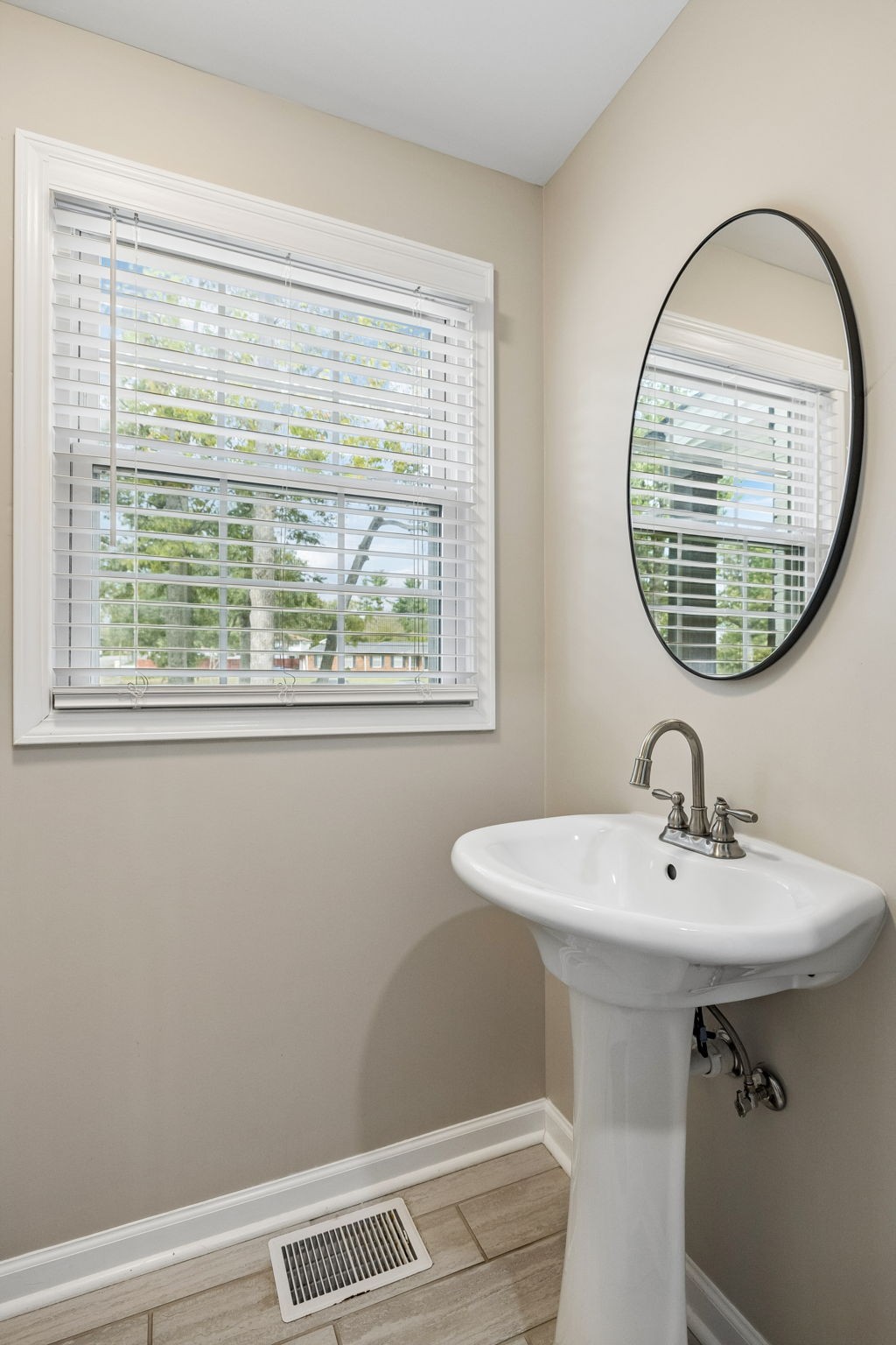 1325 Dalemere Dr Property Photo 24