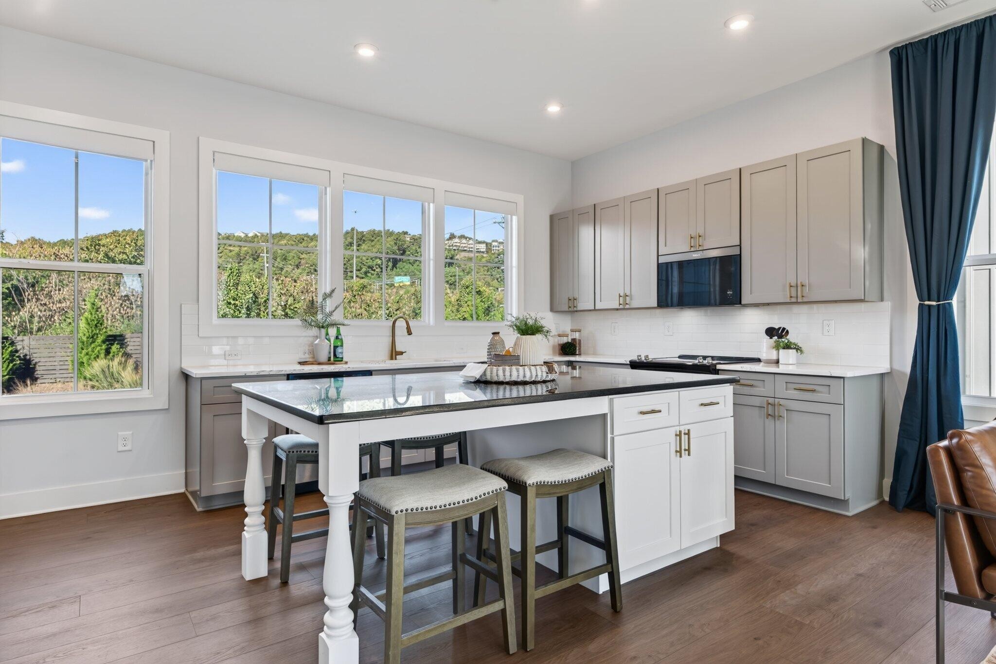 189 Peerless Avenue Property Photo 11