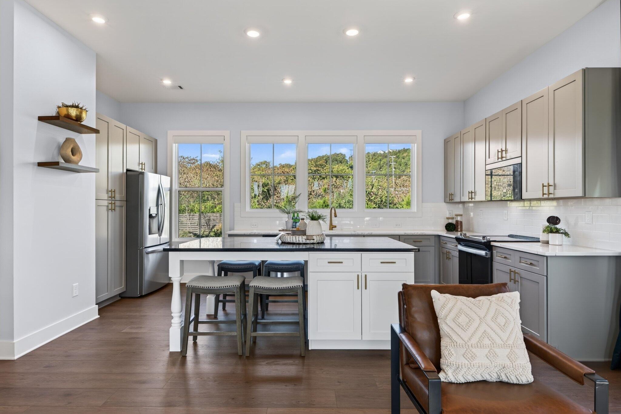 189 Peerless Avenue Property Photo 12