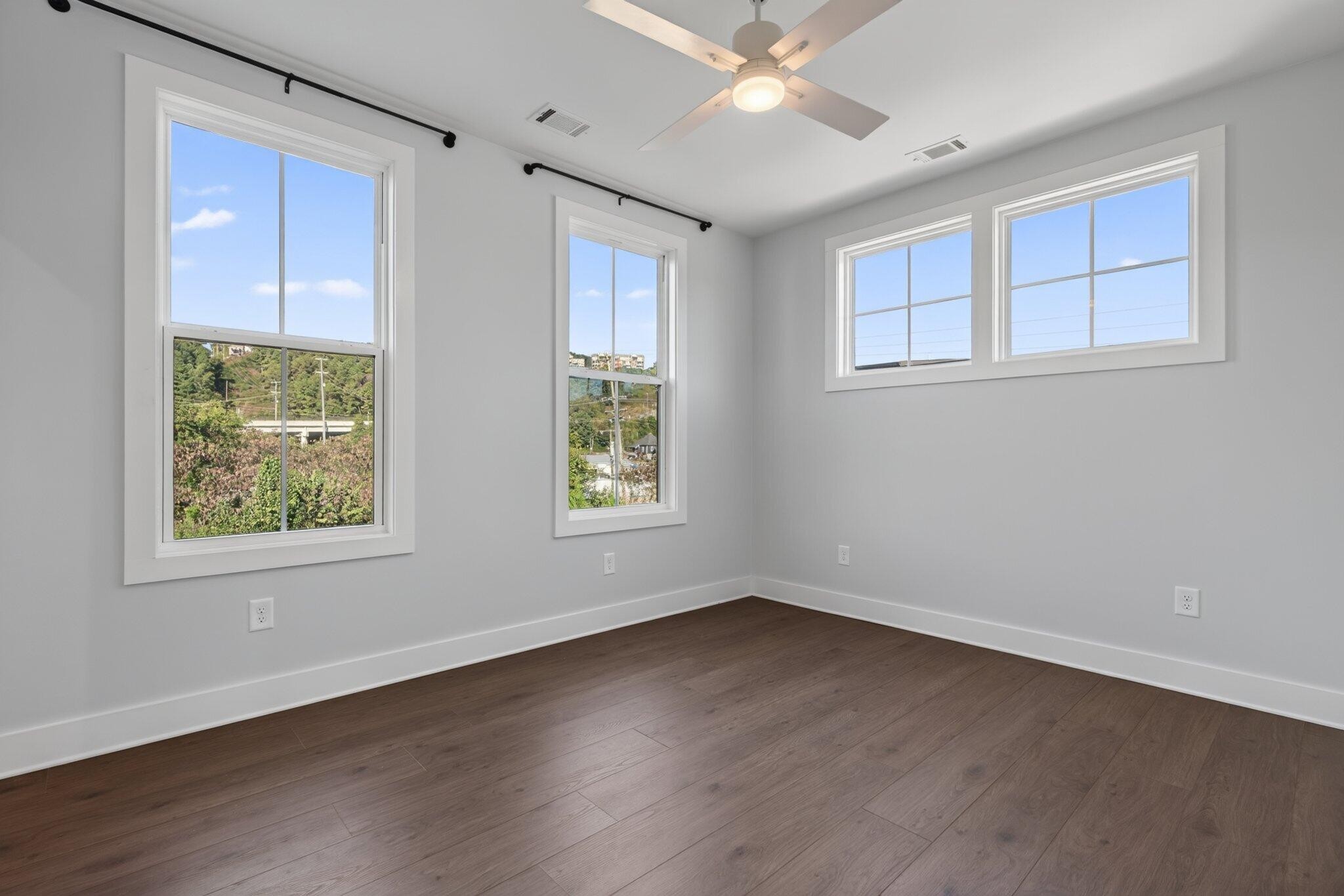 189 Peerless Avenue Property Photo 31