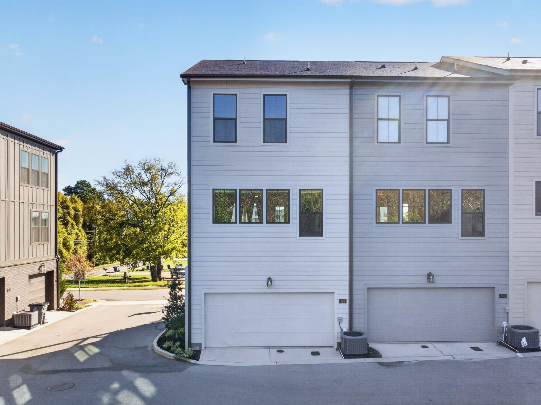 189 Peerless Avenue Property Photo 37
