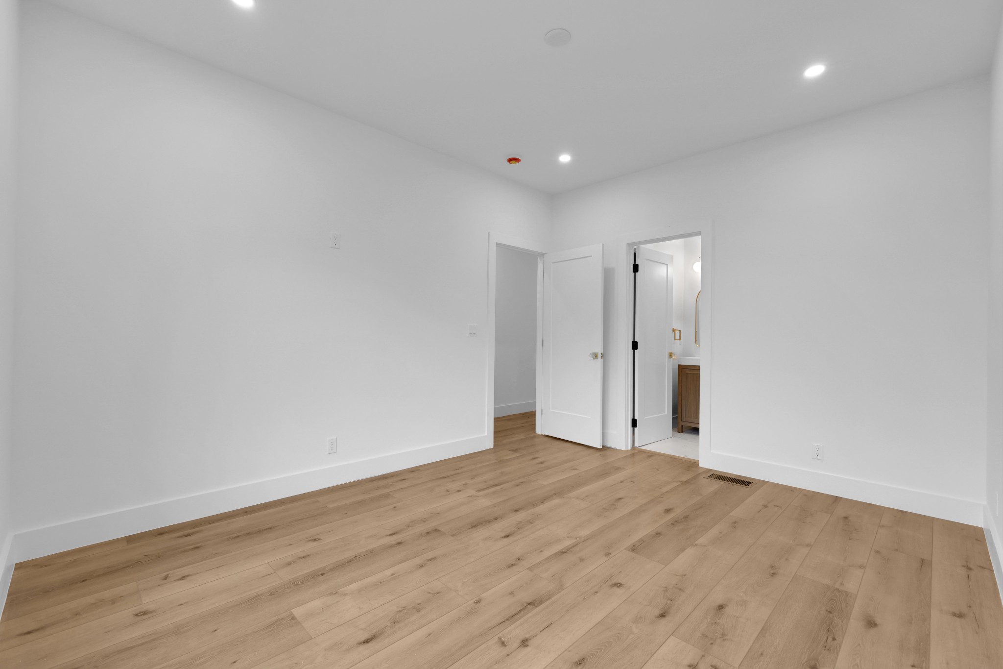6663 Cabot Dr Property Photo 20