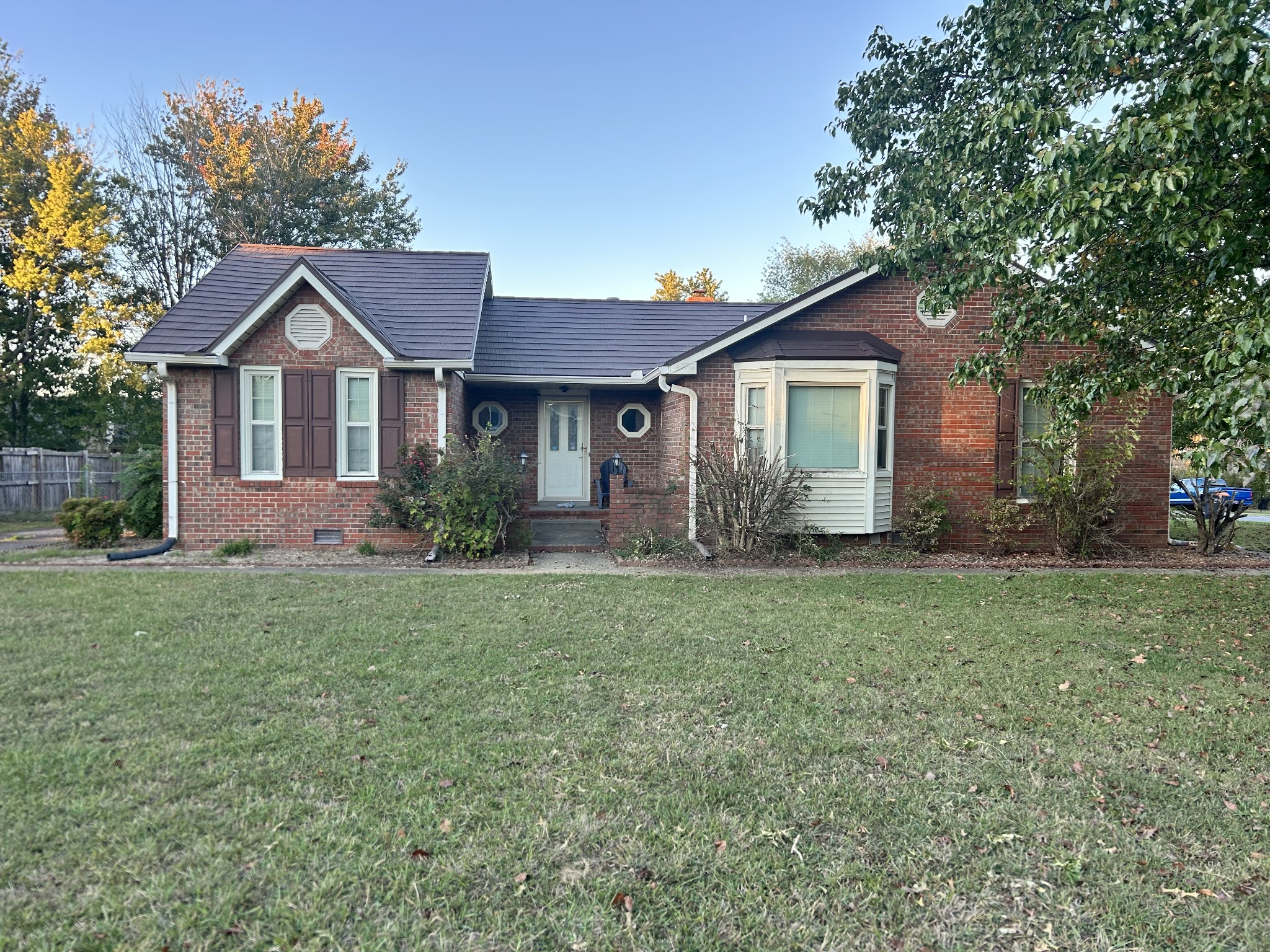 1182 Woodbridge Dr Property Photo 1