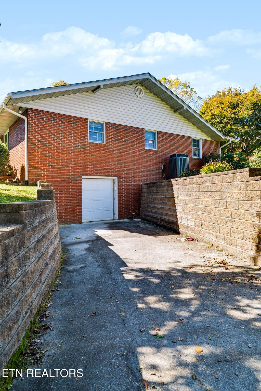 3114 Wearwood Drive Property Photo 6