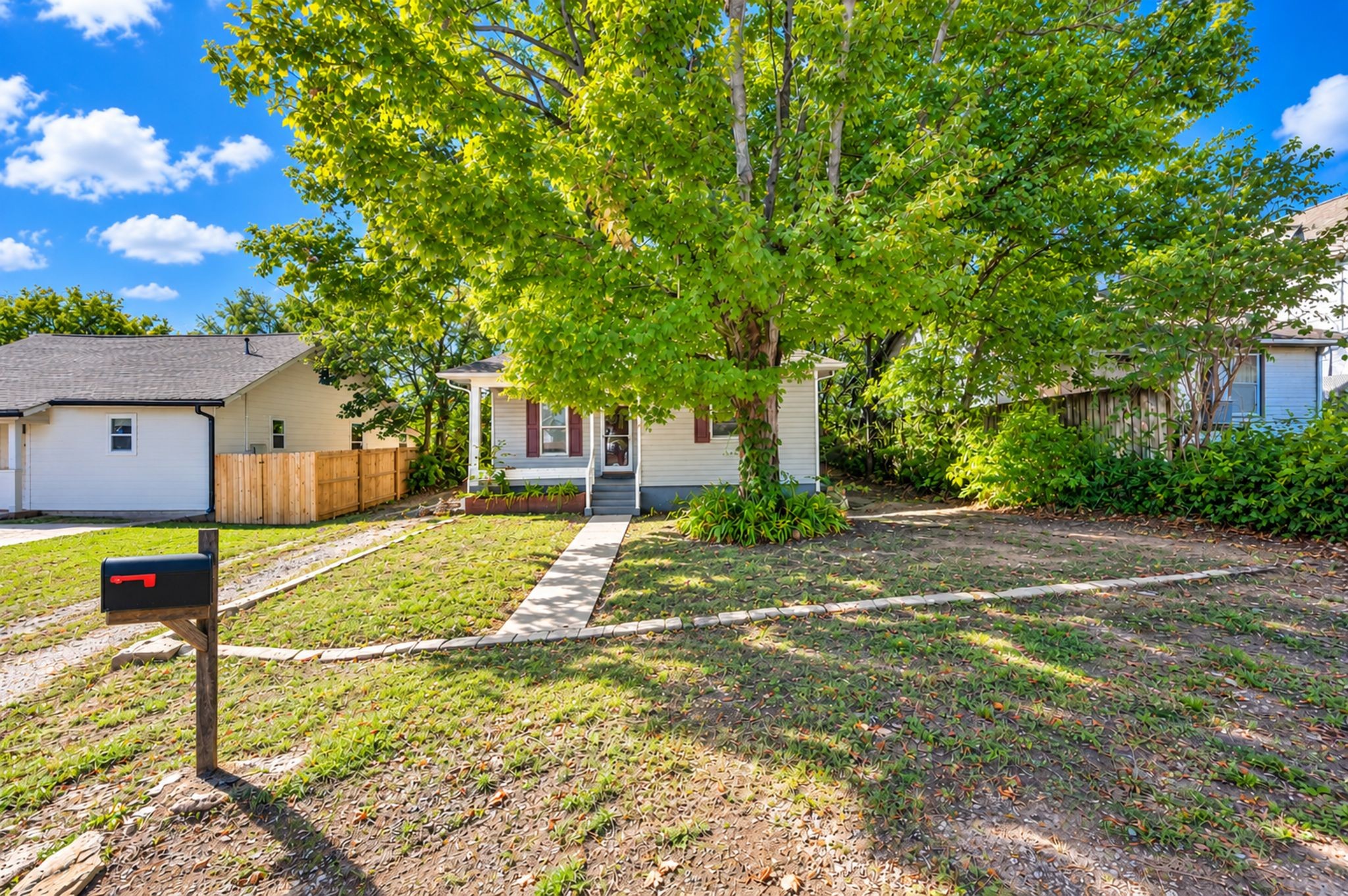 511 Veritas St Property Photo 3
