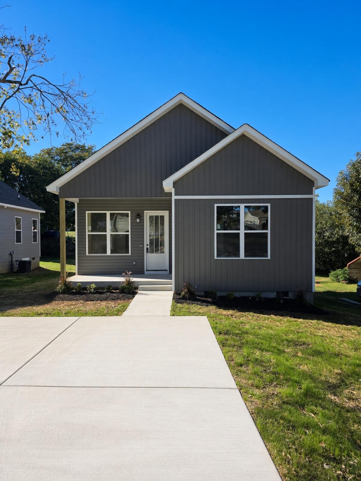 1680 Chippewa Avenue, Se Property Photo 1