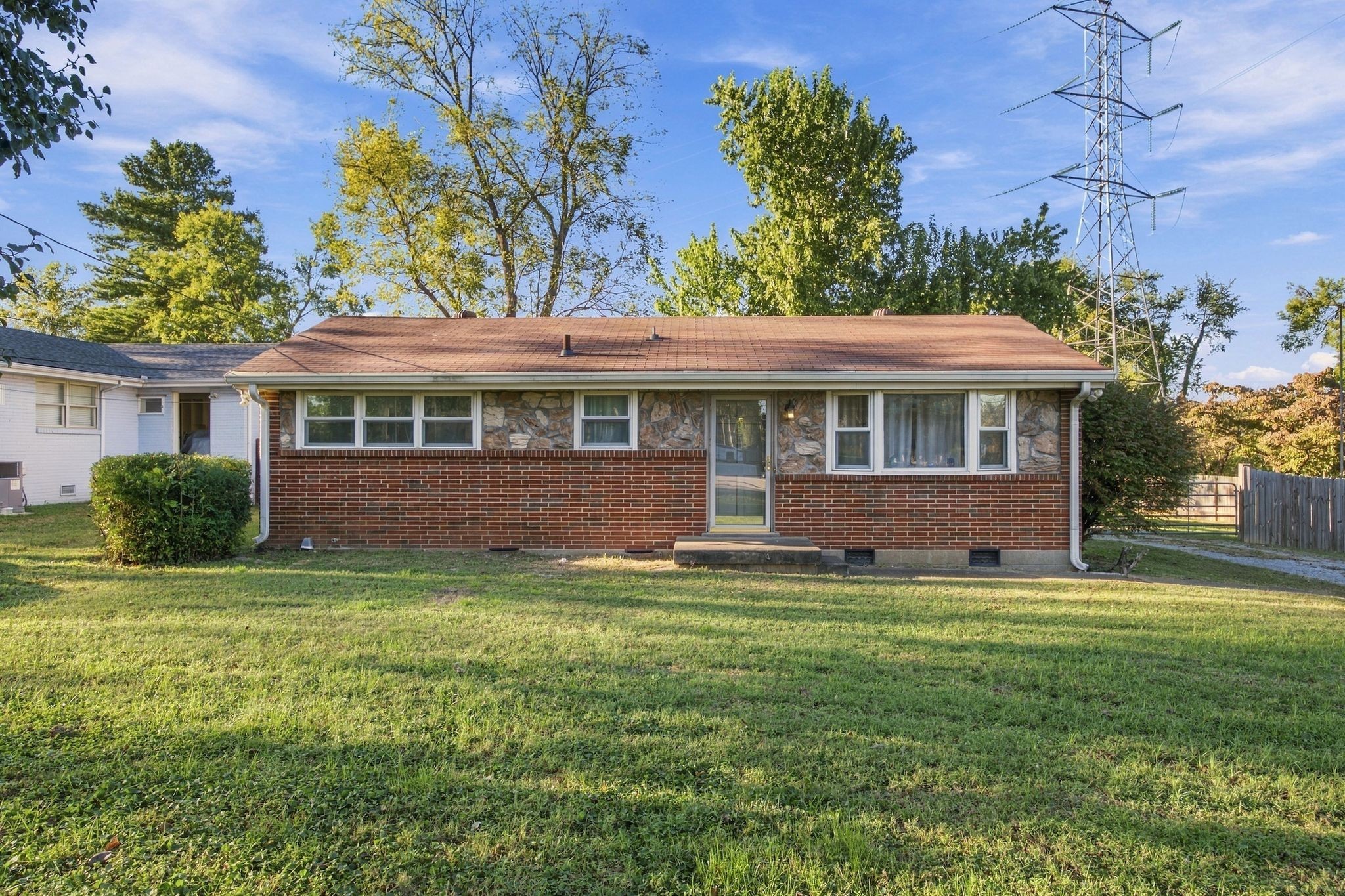 1429 Mcgavock Pike Property Photo 1