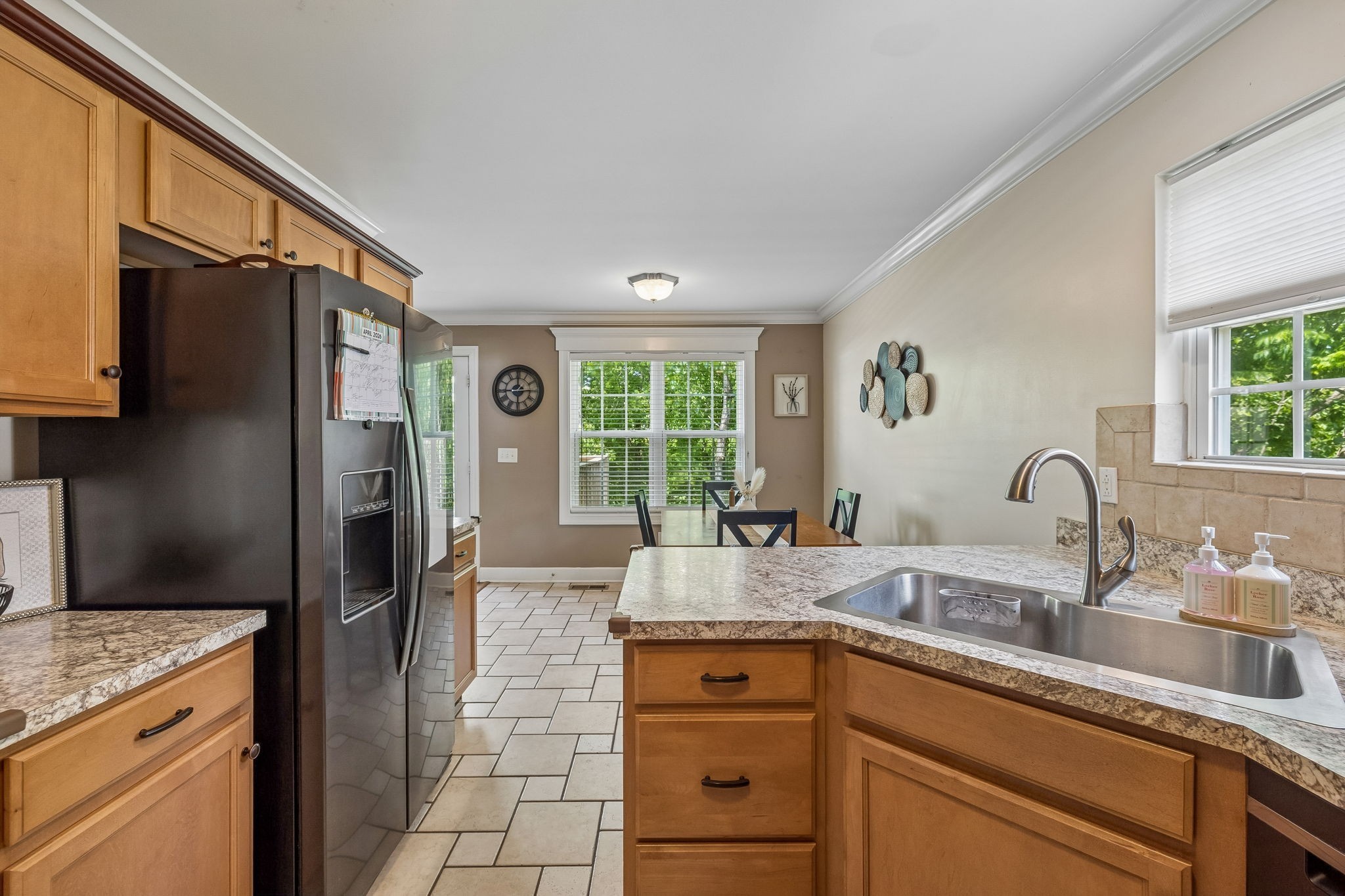 2521 Edinburgh Street Property Photo 6