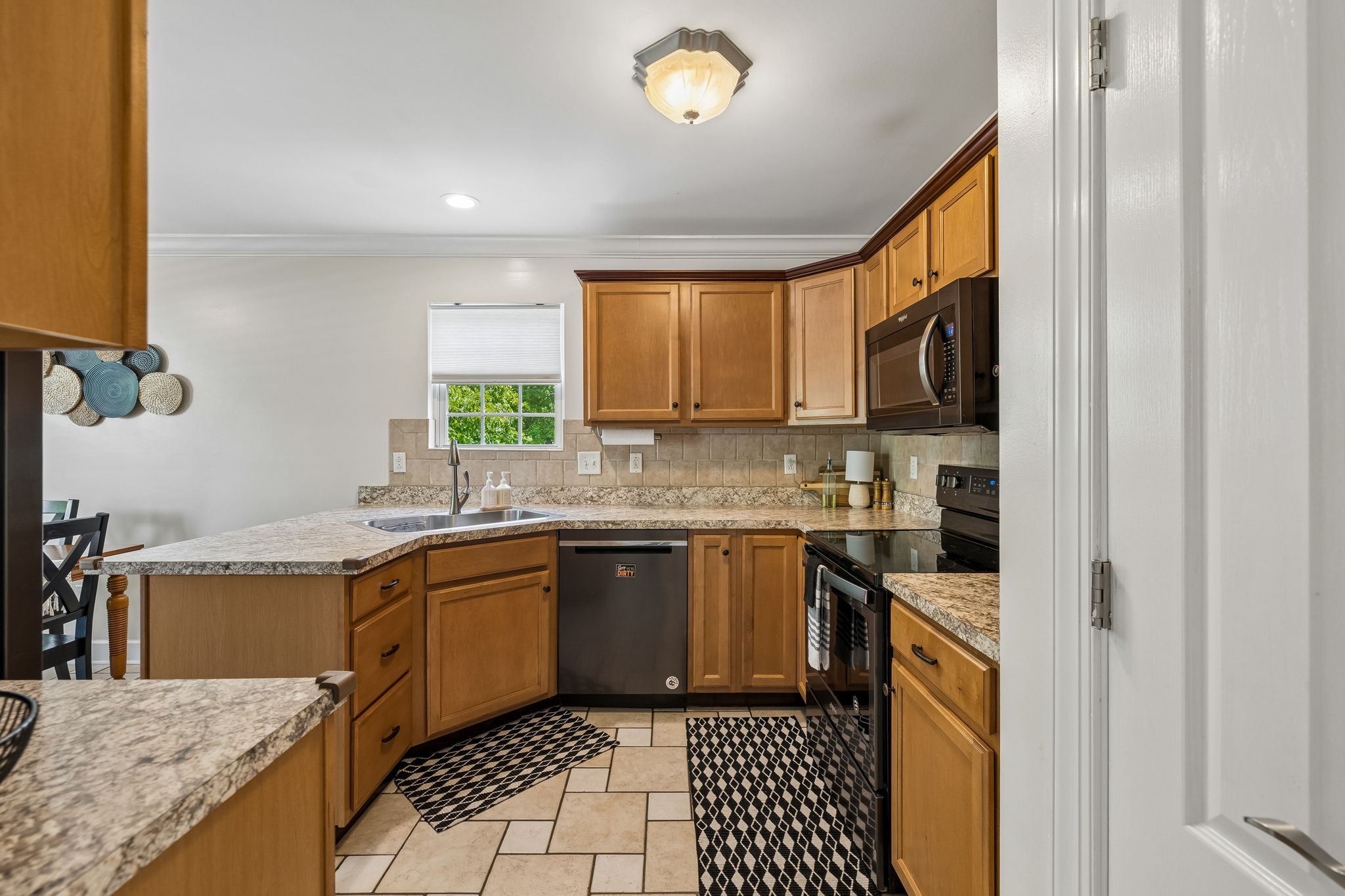 2521 Edinburgh Street Property Photo 9
