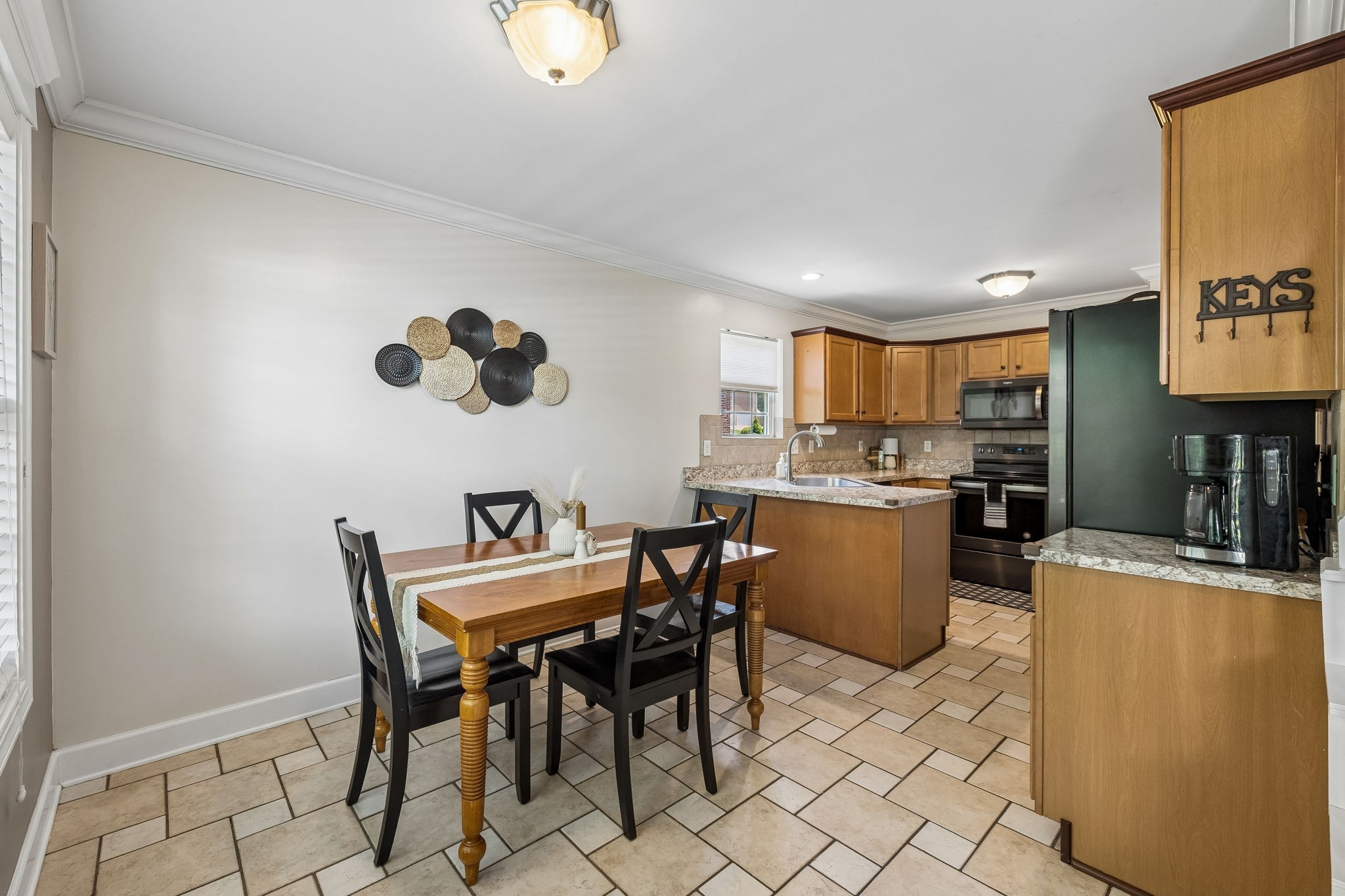 2521 Edinburgh Street Property Photo 12