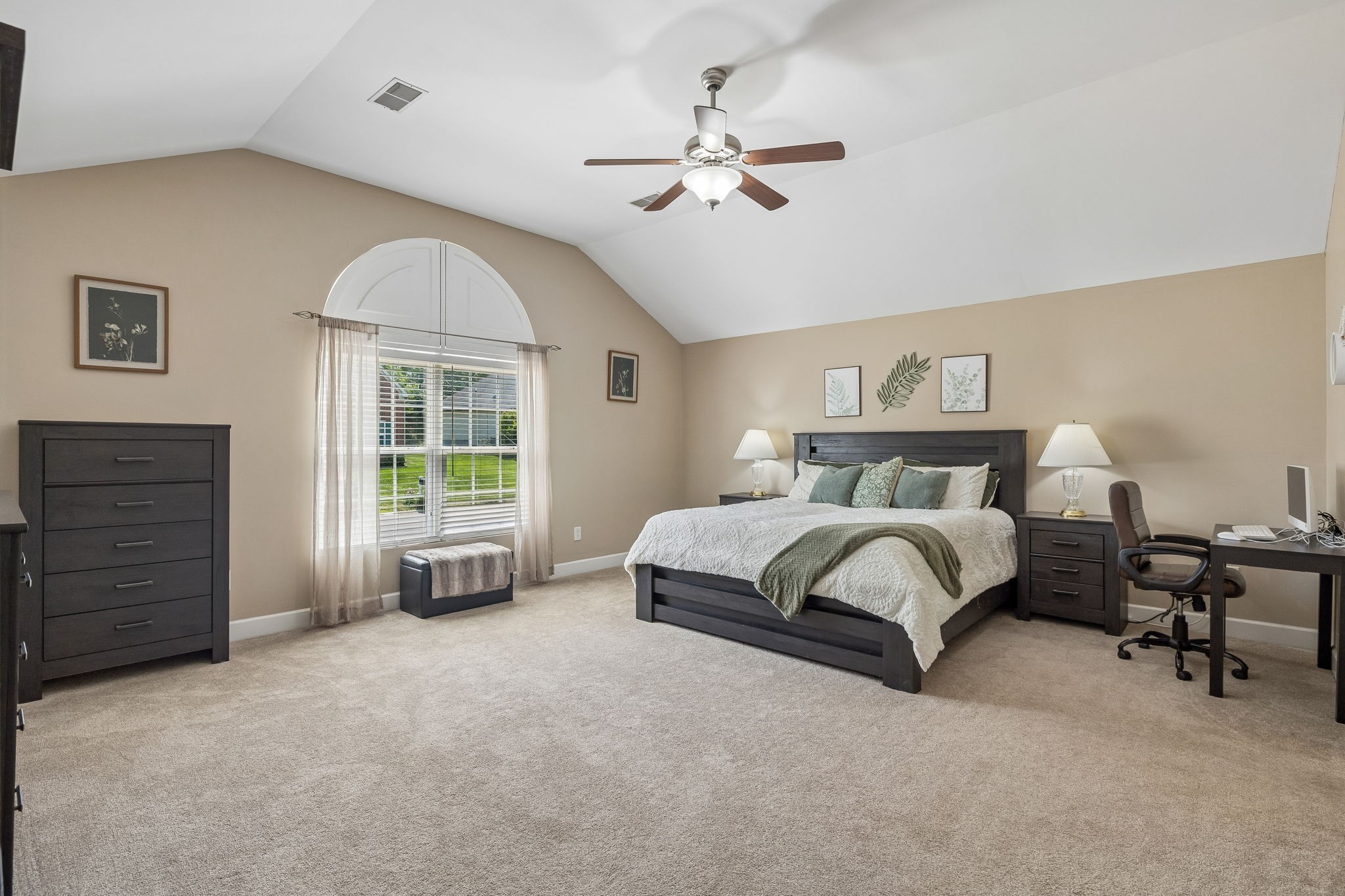 2521 Edinburgh Street Property Photo 22
