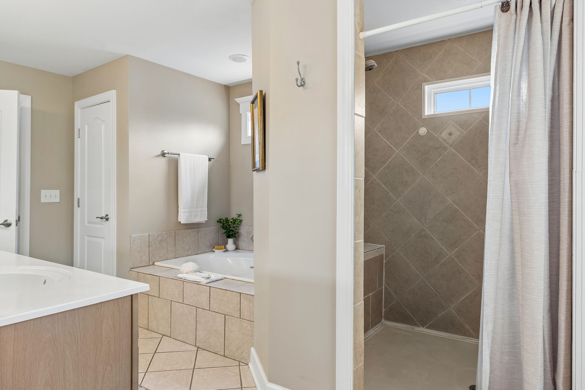 2521 Edinburgh Street Property Photo 28