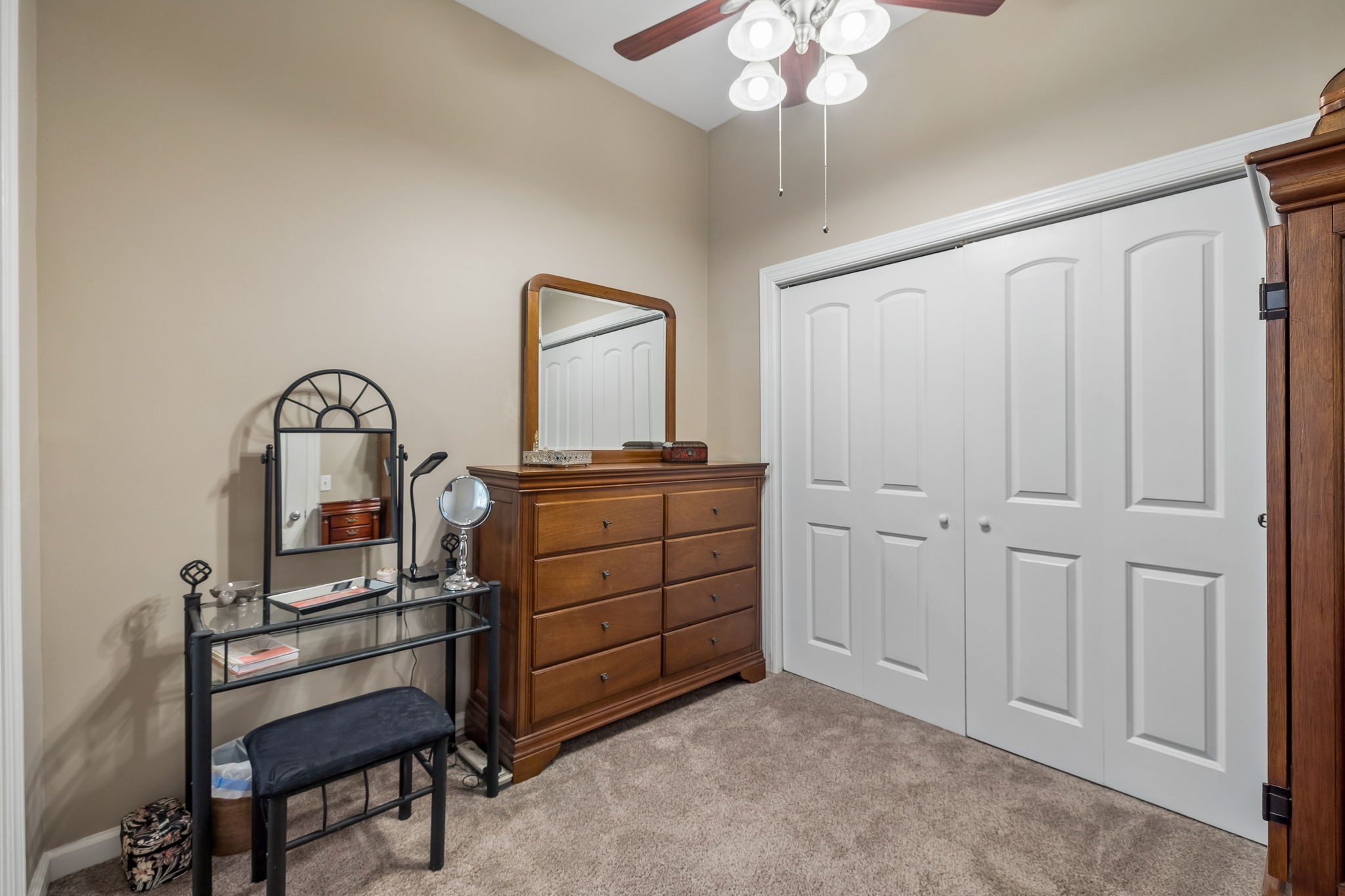 2521 Edinburgh Street Property Photo 40