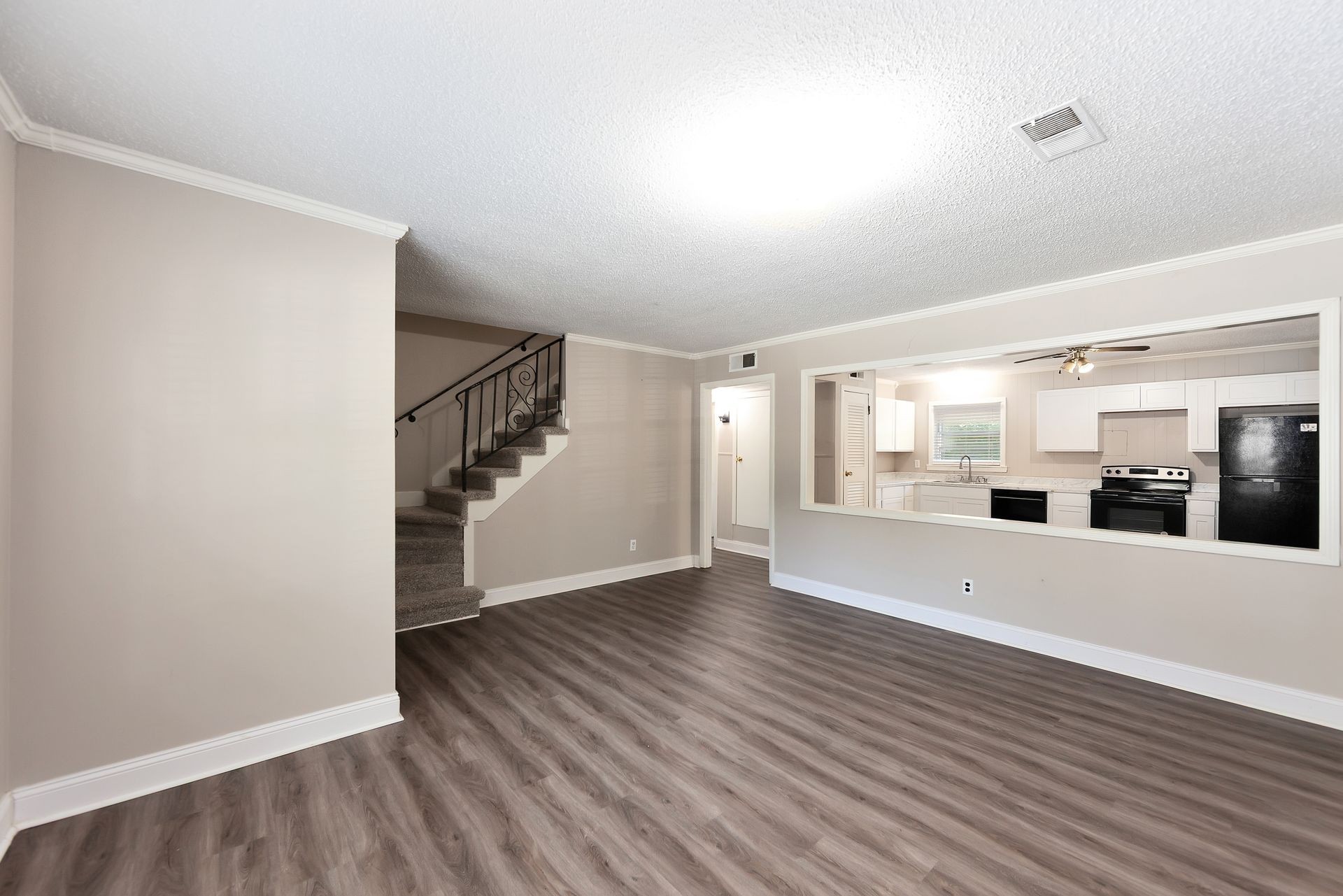 566 Pearson Dr Property Photo 6