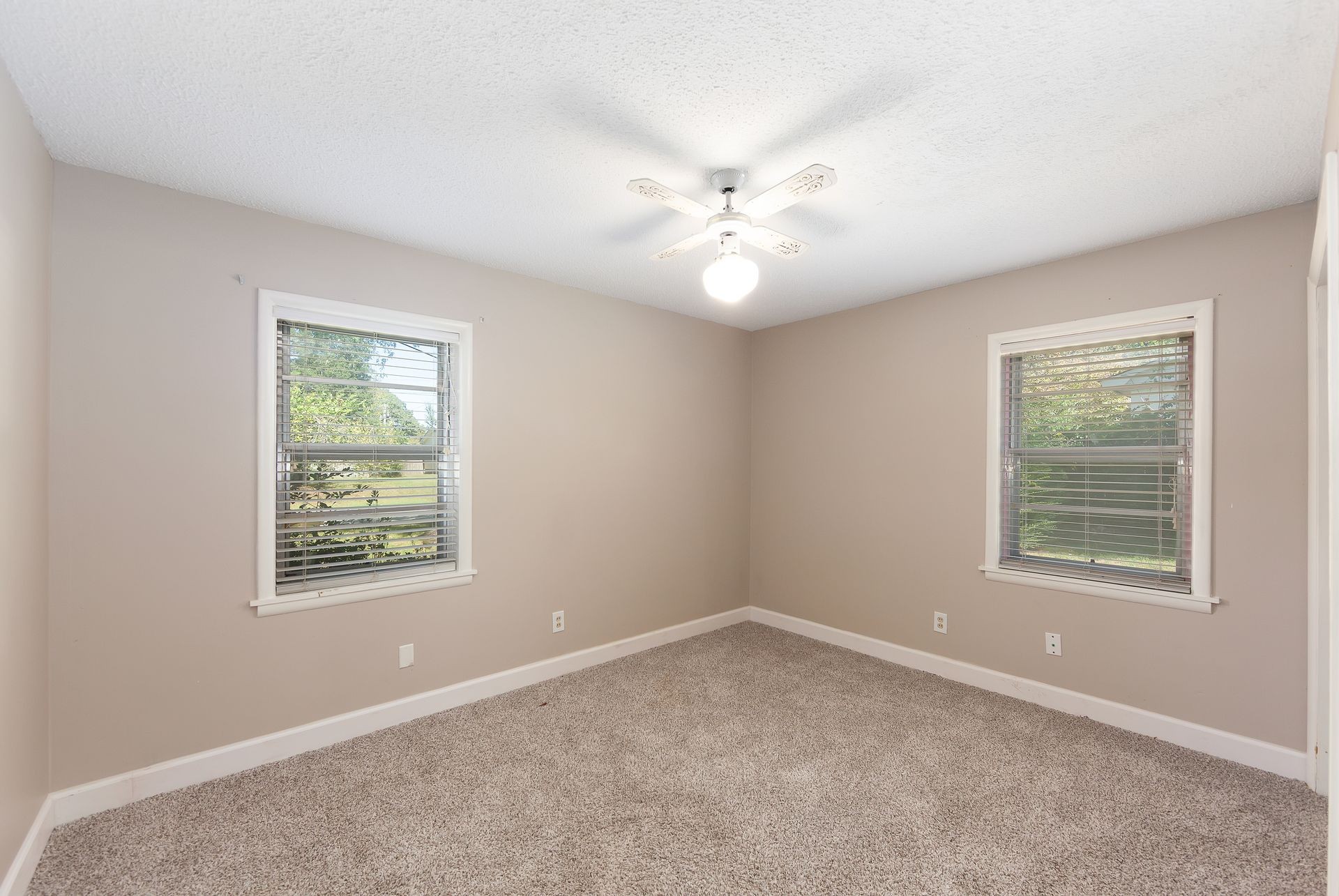 566 Pearson Dr Property Photo 16