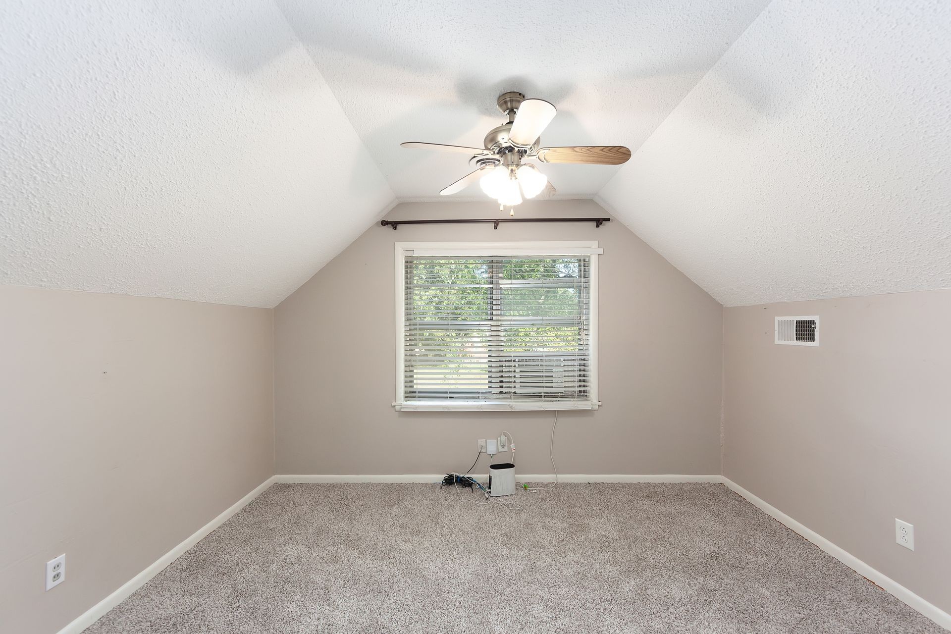 566 Pearson Dr Property Photo 18