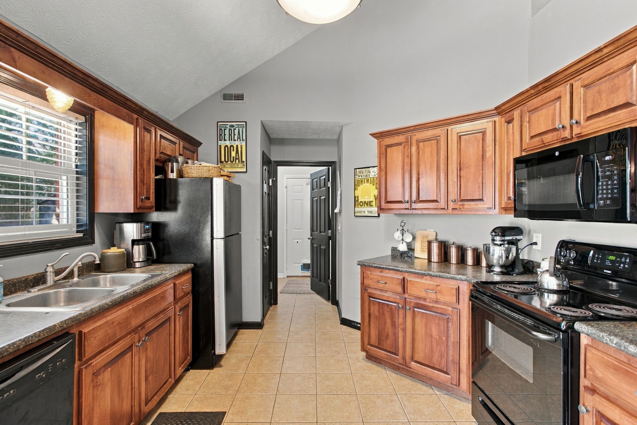 1020 Graham Way Property Photo 1