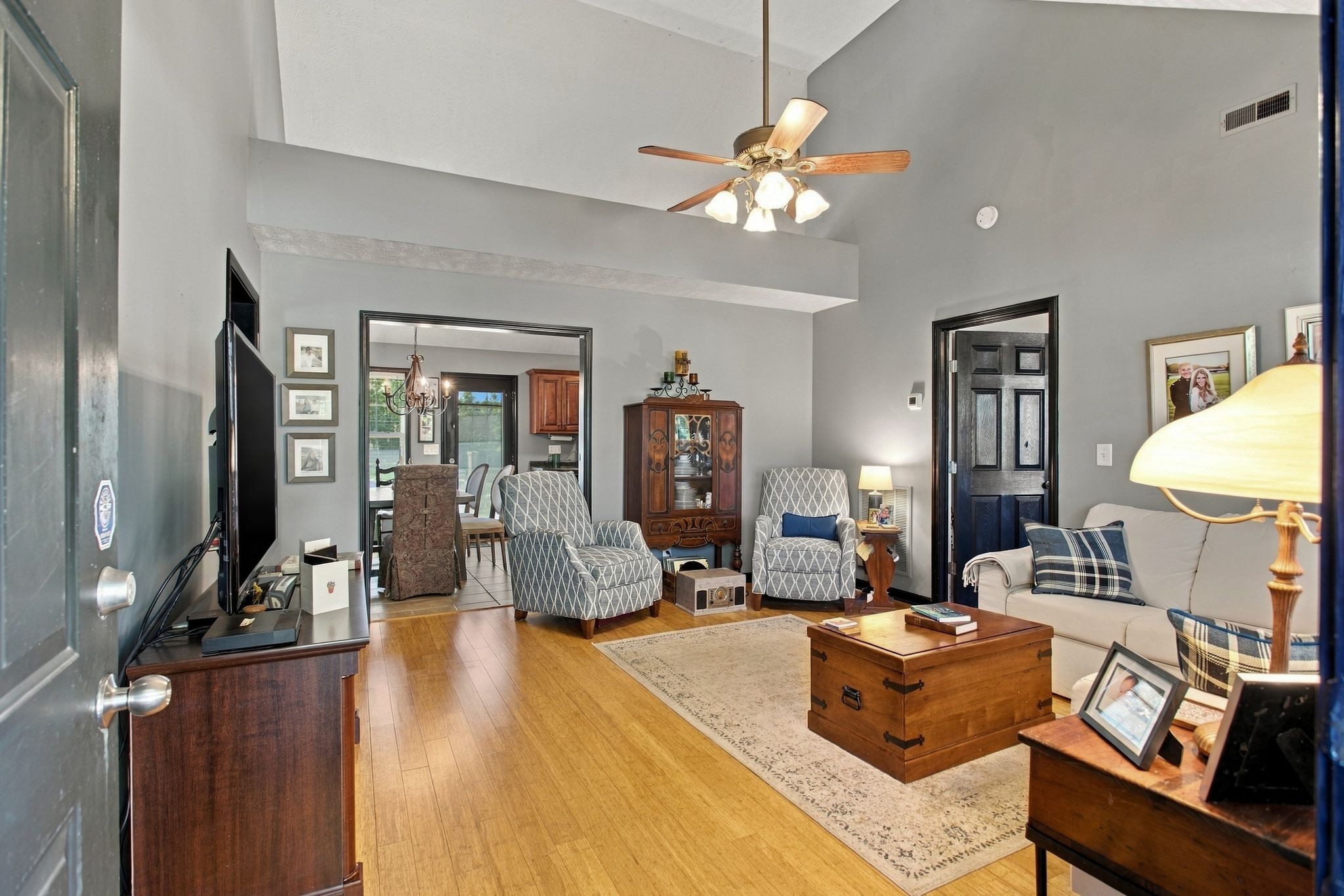 1020 Graham Way Property Photo 5