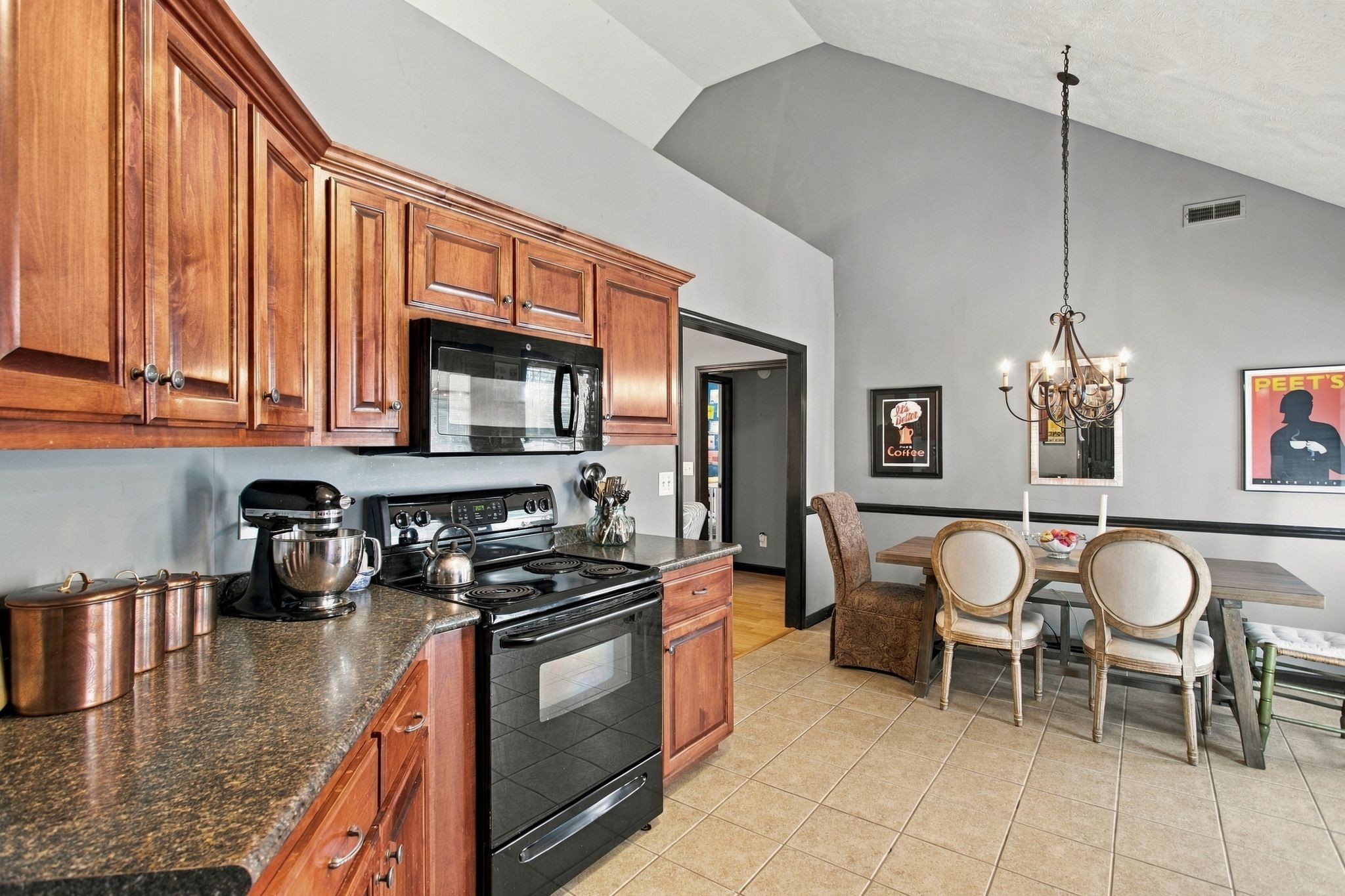 1020 Graham Way Property Photo 10