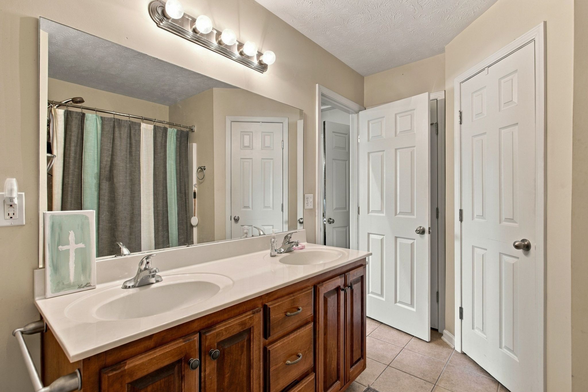1020 Graham Way Property Photo 15