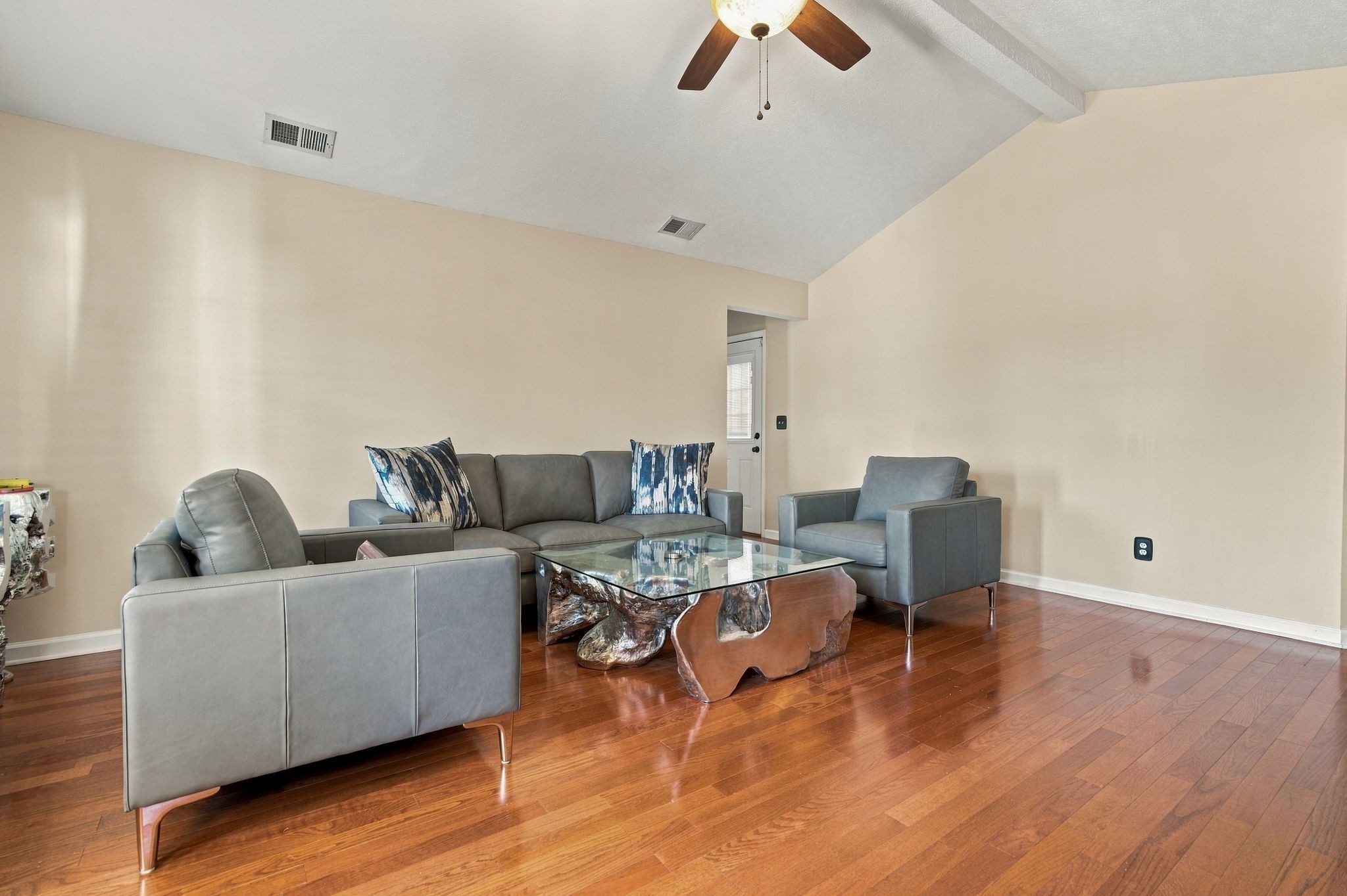 1533 Emerald Bay Blvd Property Photo 3